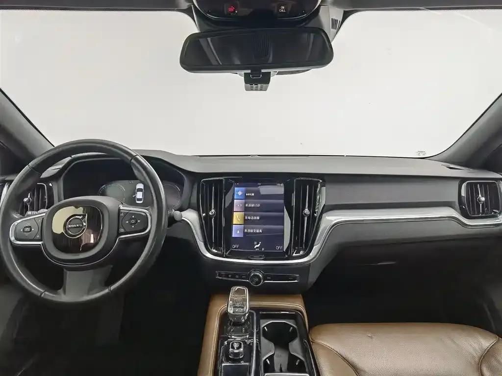 2022 Volvo S60 Plug-in Hybrid T8 E-Drive Hybrid AWD Inscription Luxury Edition — миниатюра 5