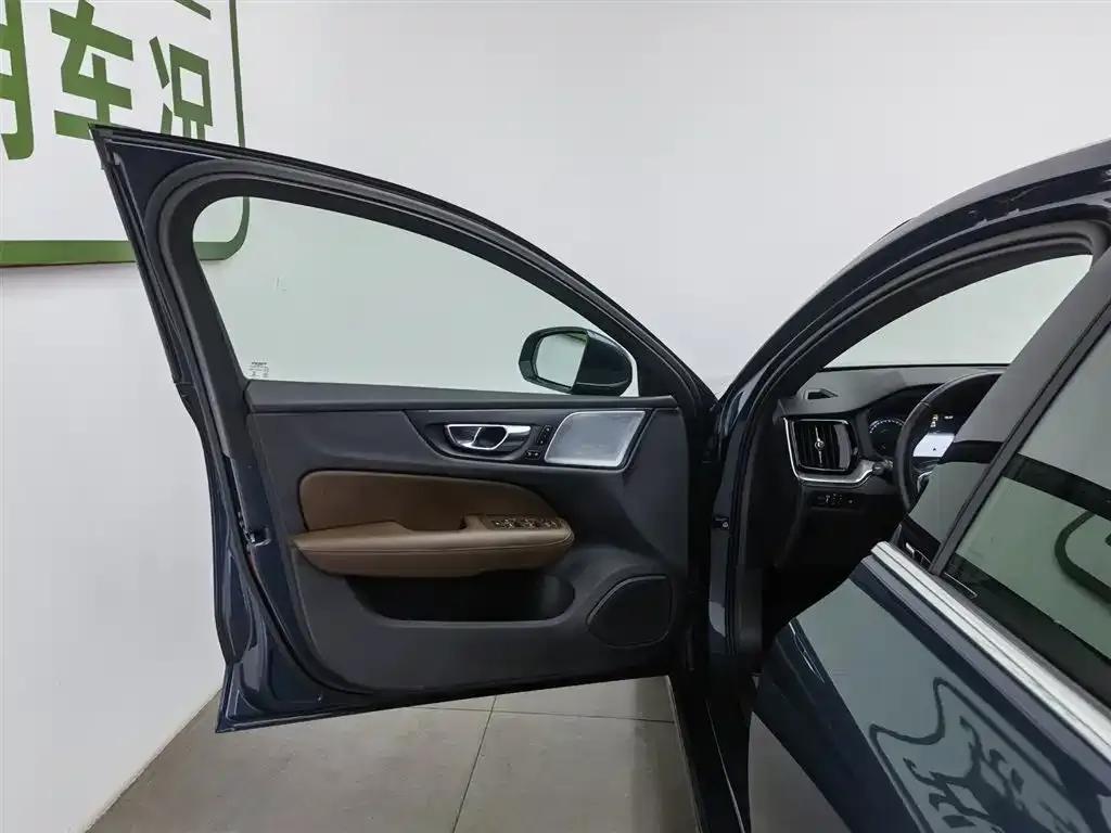 2022 Volvo S60 Plug-in Hybrid T8 E-Drive Hybrid AWD Inscription Luxury Edition — миниатюра 8