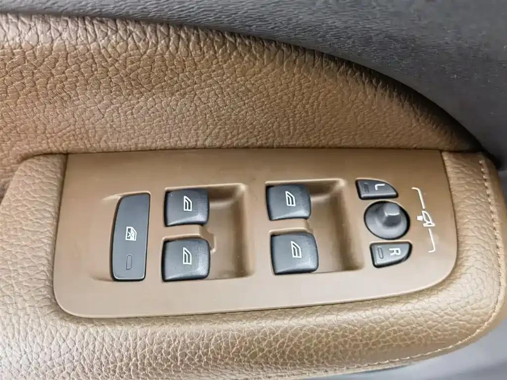 2022 Volvo S60 Plug-in Hybrid T8 E-Drive Hybrid AWD Inscription Luxury Edition — миниатюра 9