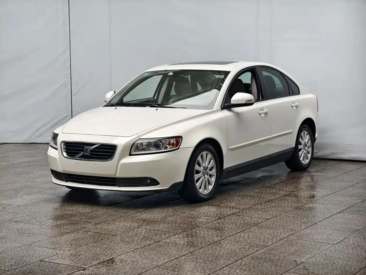 Volvo S40 2010 2.0L Automatic Smart Edition — миниатюра 1