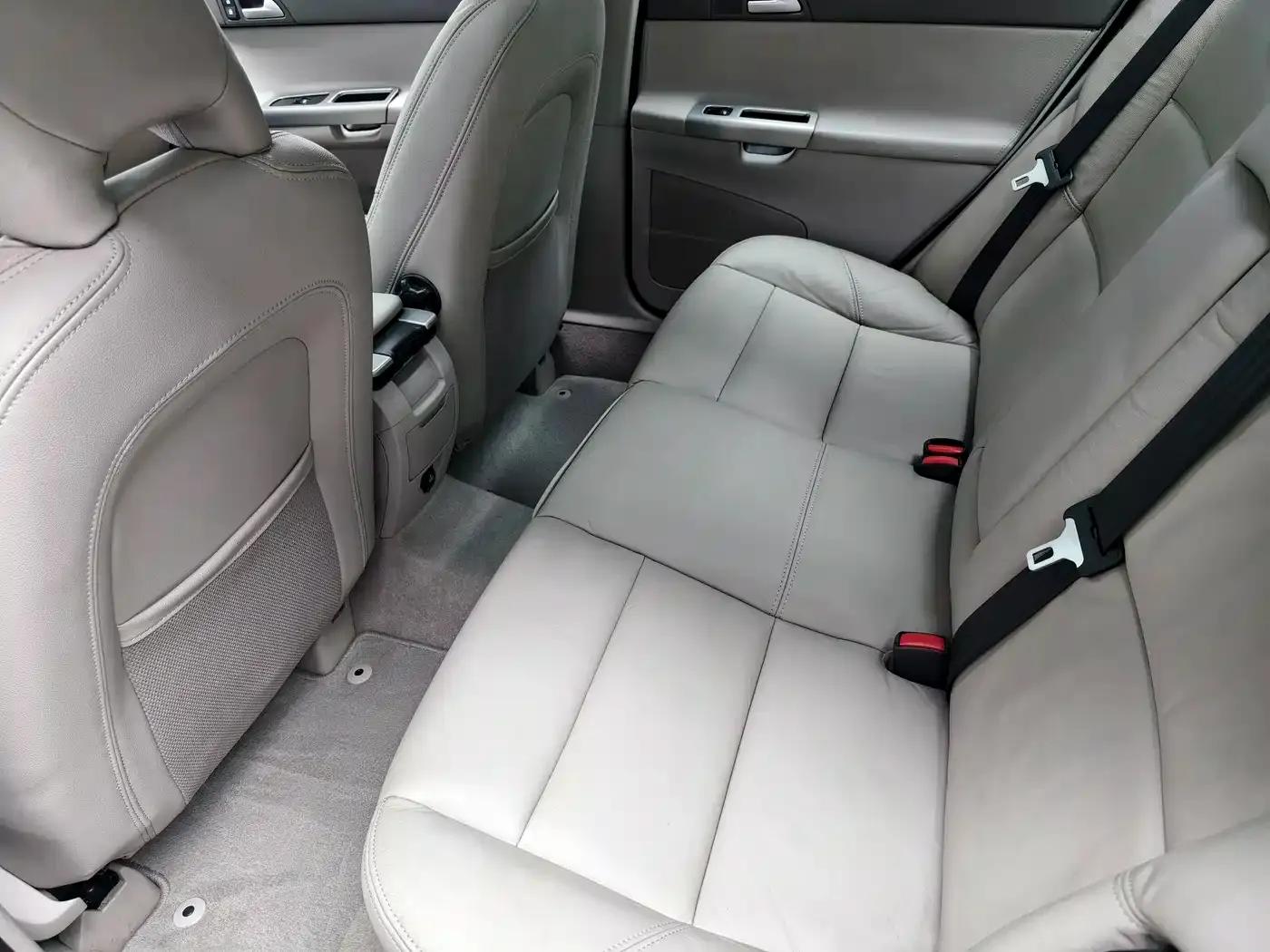 Volvo S40 2010 2.0L Automatic Smart Edition — миниатюра 11