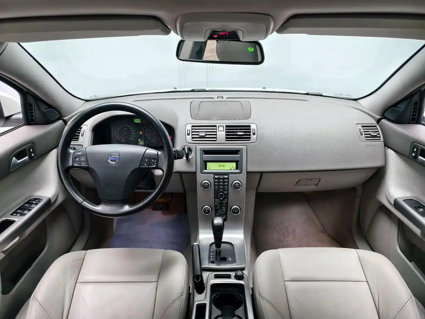 Volvo S40 2010 2.0L Automatic Smart Edition — миниатюра 12