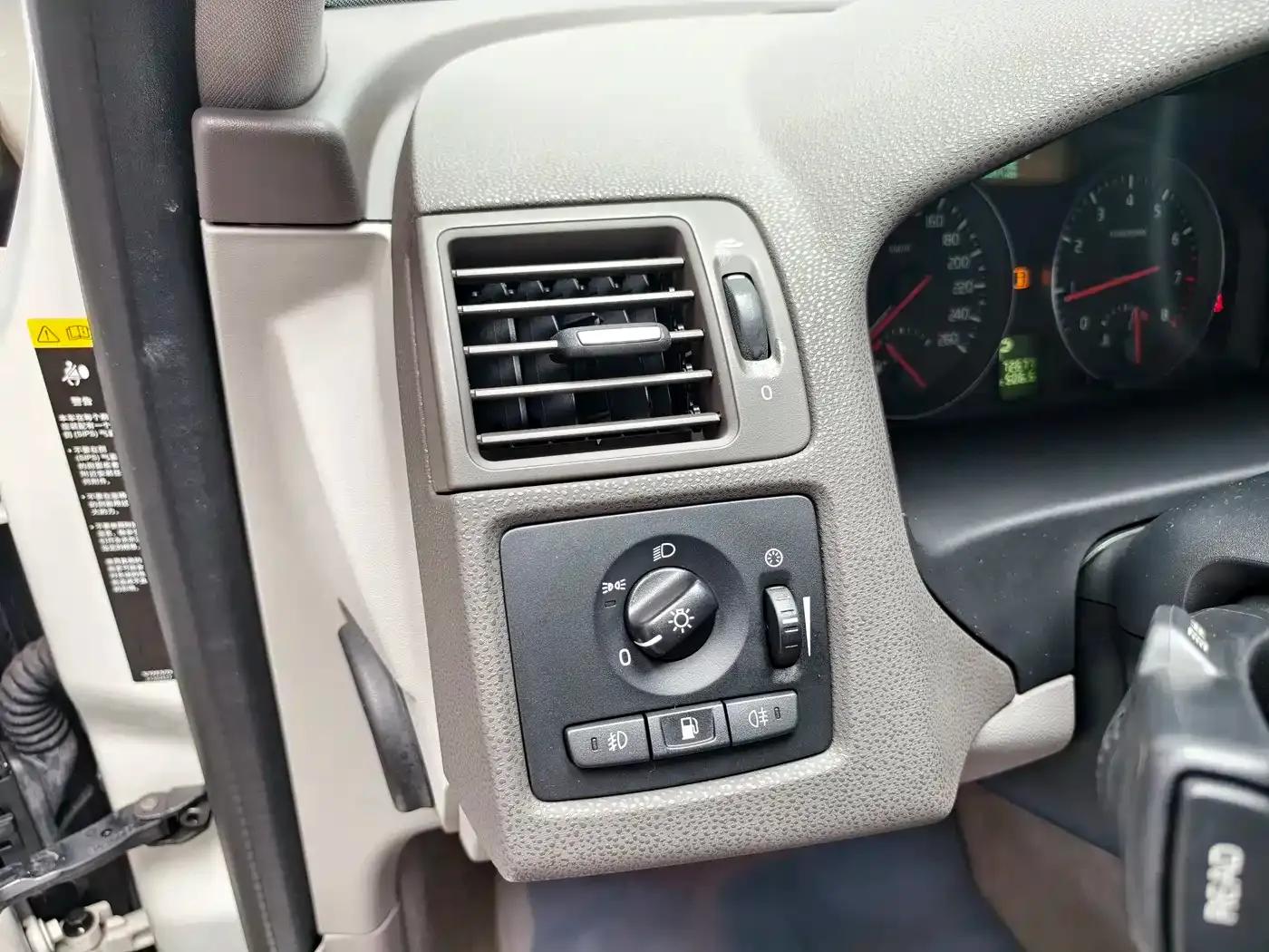 Volvo S40 2010 2.0L Automatic Smart Edition — миниатюра 15