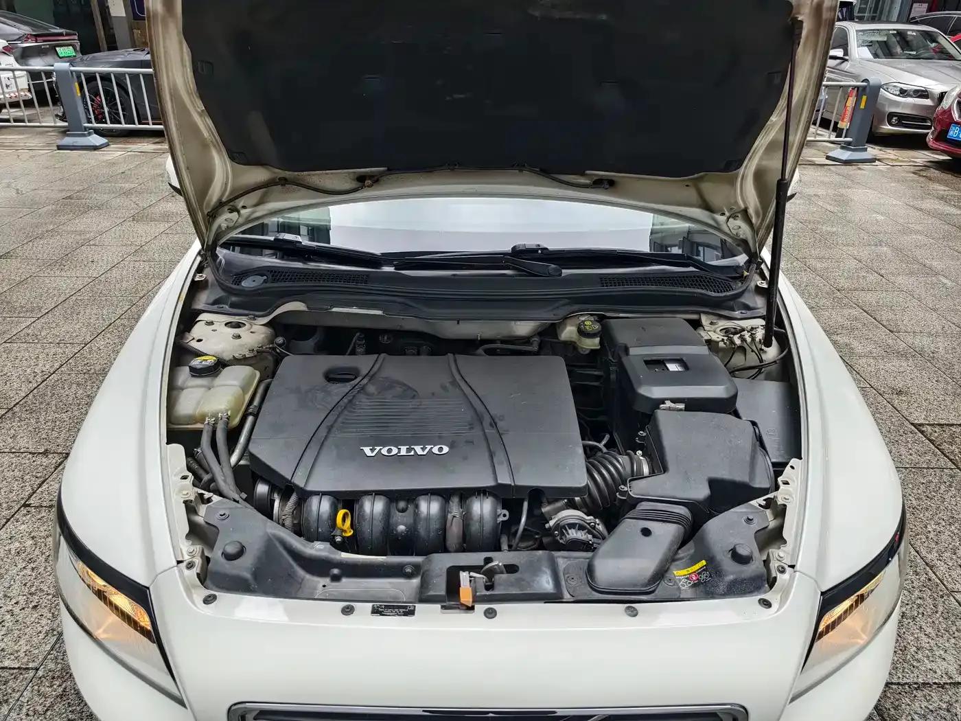 Volvo S40 2010 2.0L Automatic Smart Edition — миниатюра 17
