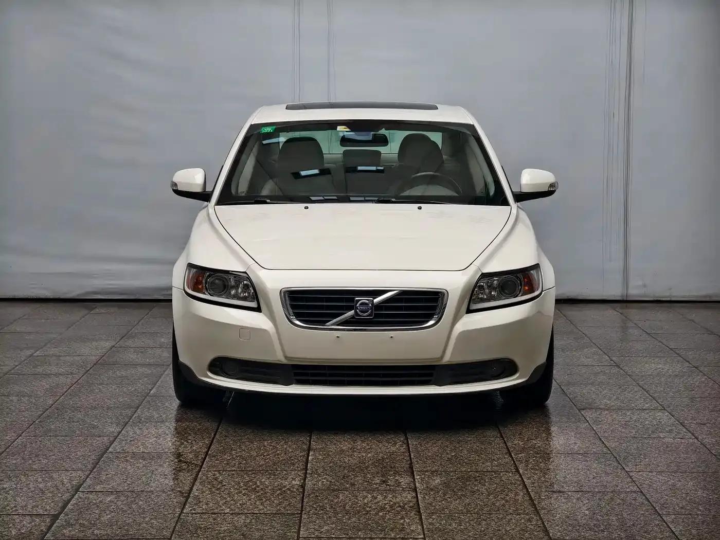Volvo S40 2010 2.0L Automatic Smart Edition — миниатюра 3