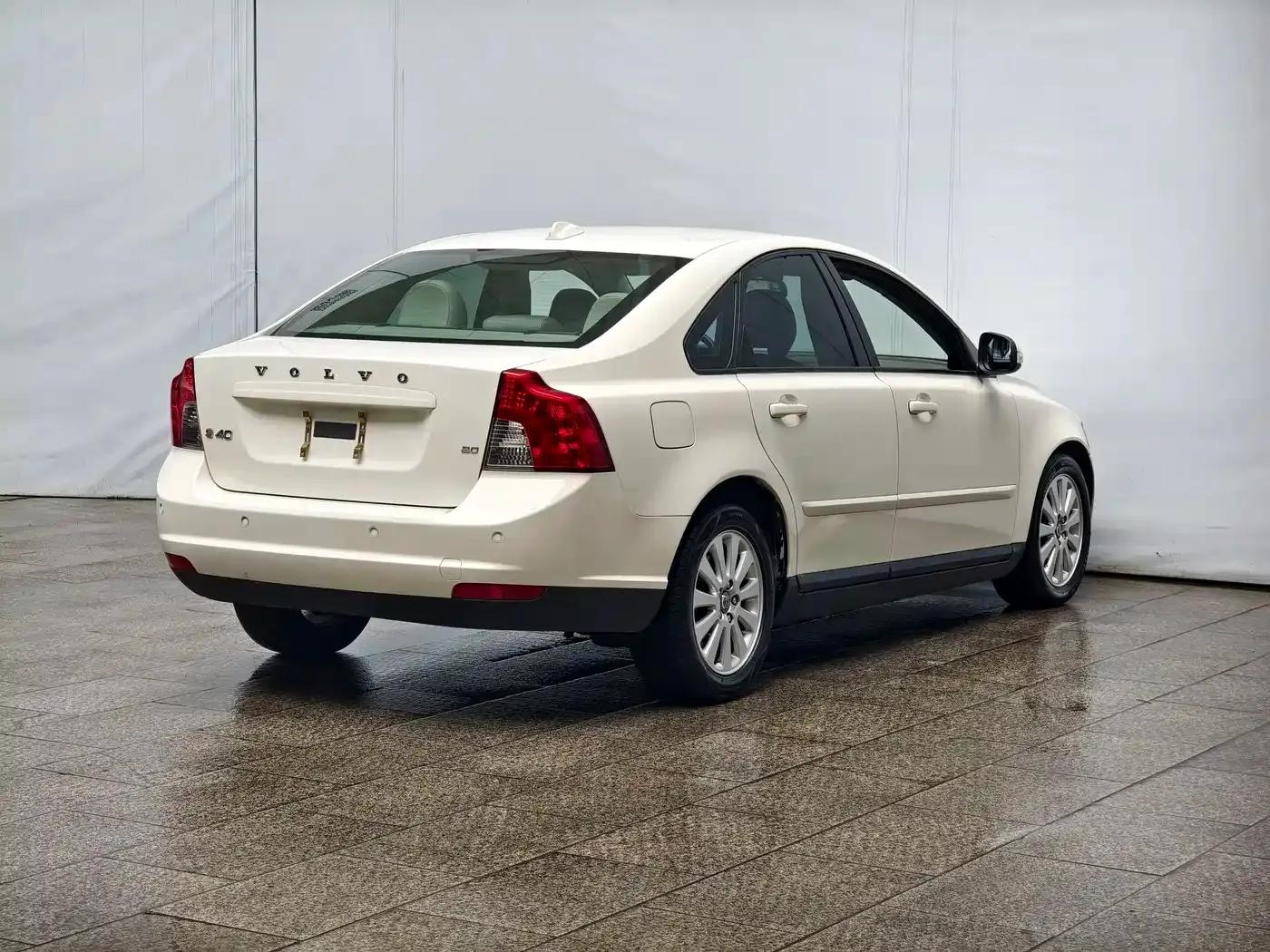 Volvo S40 2010 2.0L Automatic Smart Edition — миниатюра 4