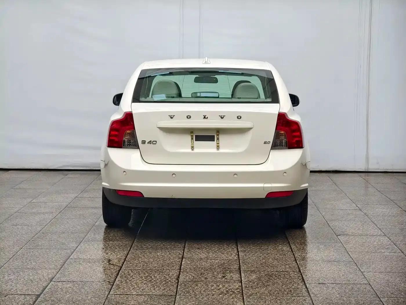 Volvo S40 2010 2.0L Automatic Smart Edition — миниатюра 5