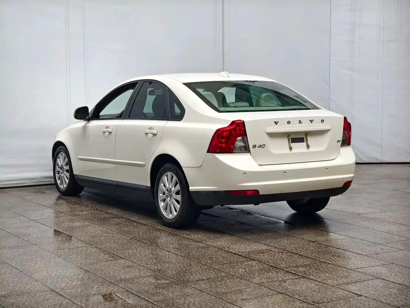 Volvo S40 2010 2.0L Automatic Smart Edition — миниатюра 6