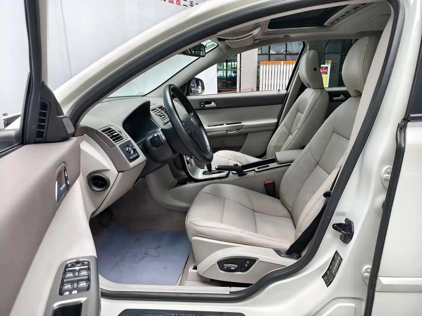 Volvo S40 2010 2.0L Automatic Smart Edition — миниатюра 7
