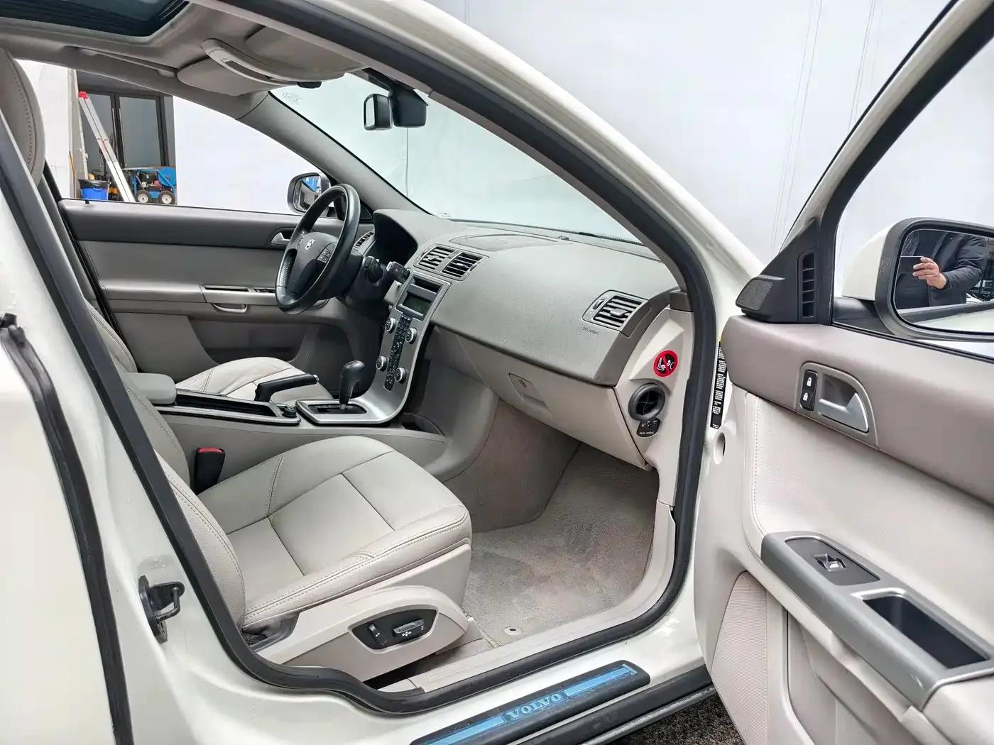 Volvo S40 2010 2.0L Automatic Smart Edition — миниатюра 9