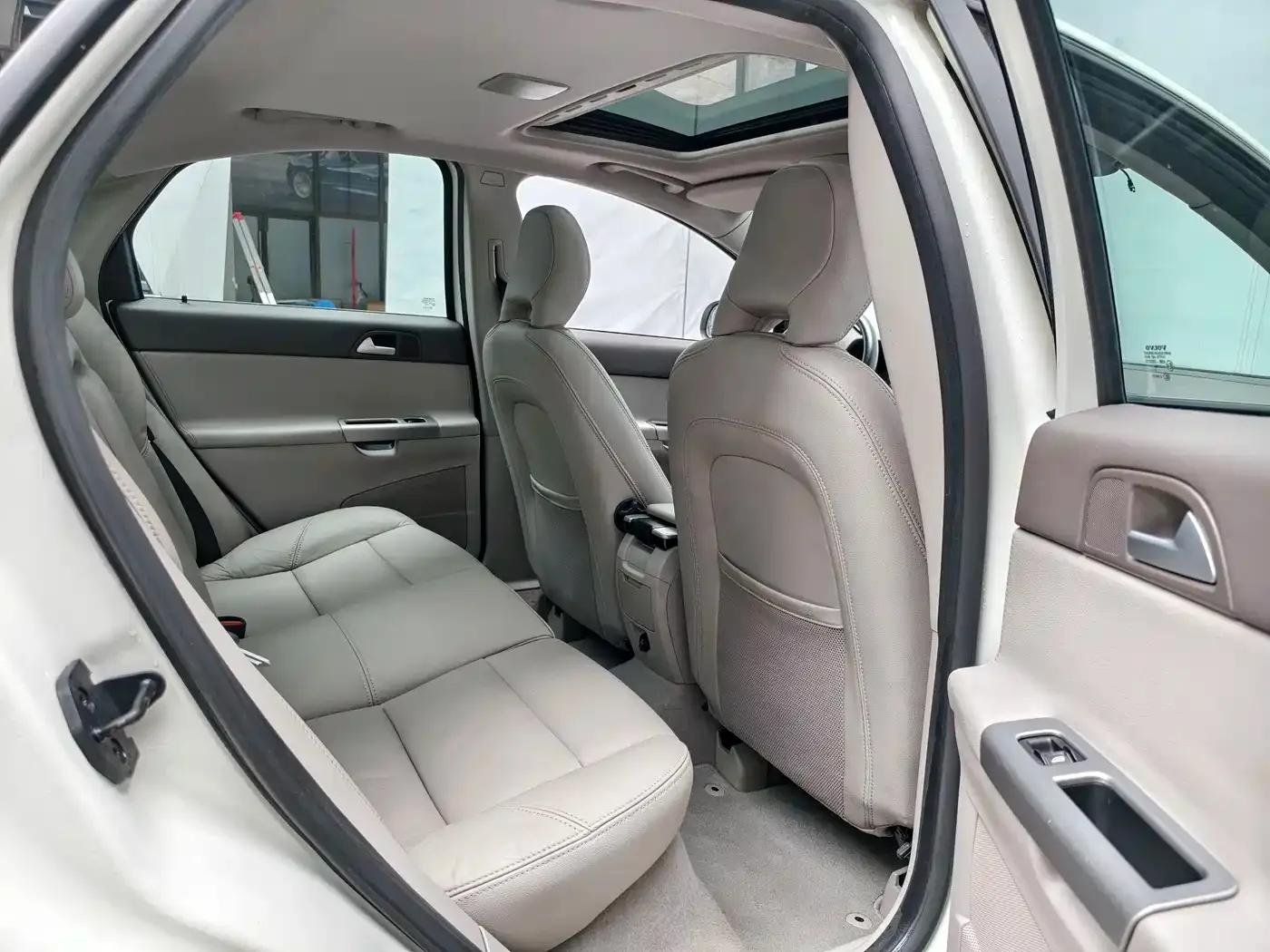 Volvo S40 2010 2.0L Automatic Smart Edition — миниатюра 10