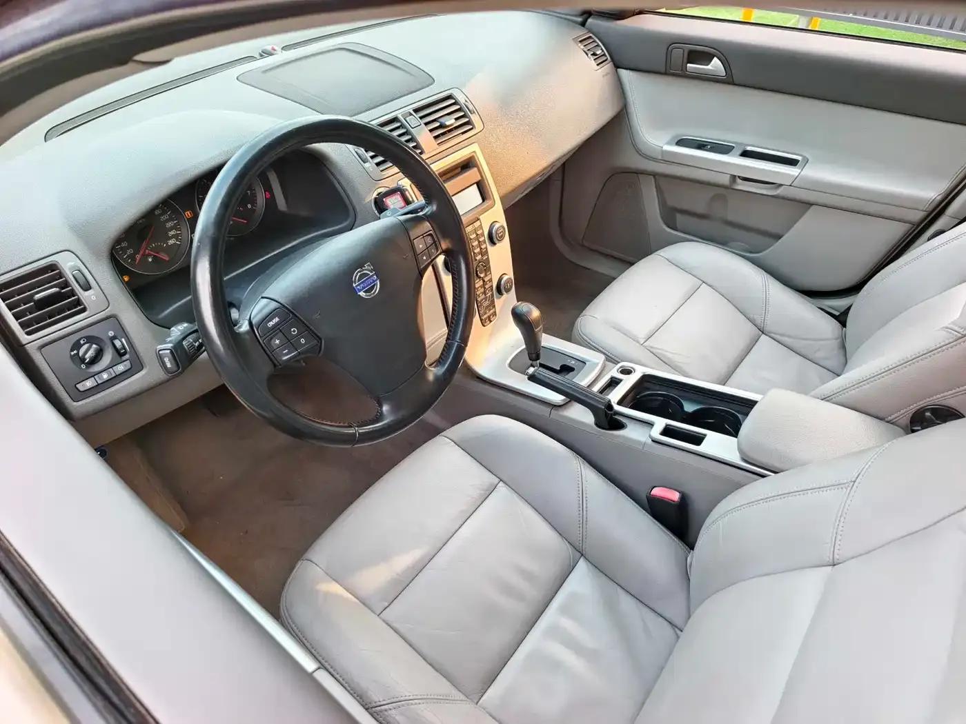 2011 Volvo S40 2.0L Automatic Smart Edition — миниатюра 12