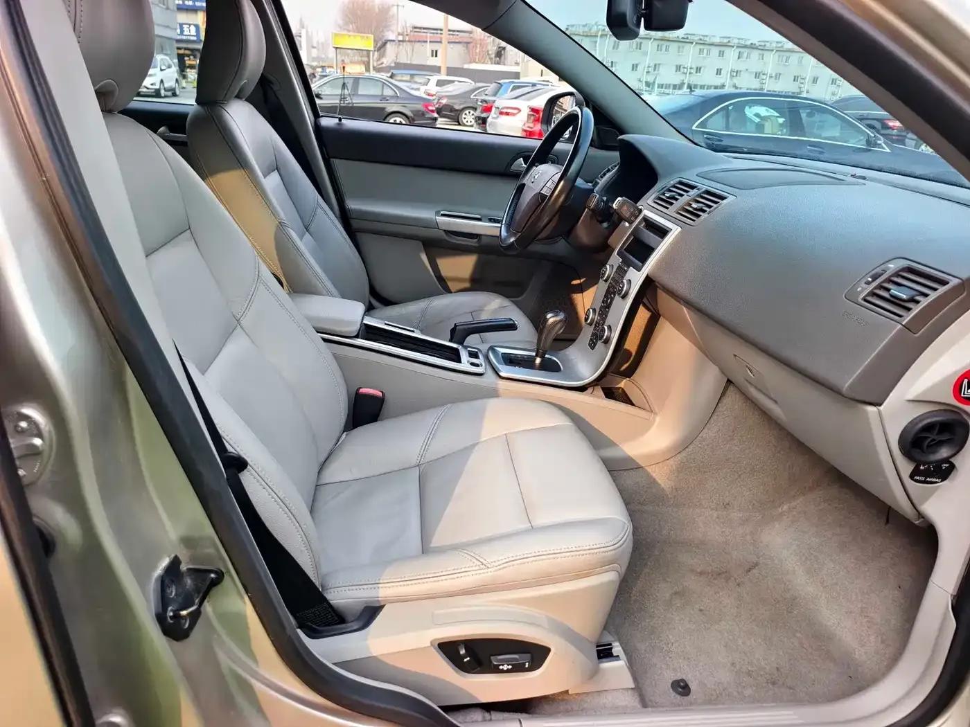 2011 Volvo S40 2.0L Automatic Smart Edition — миниатюра 16
