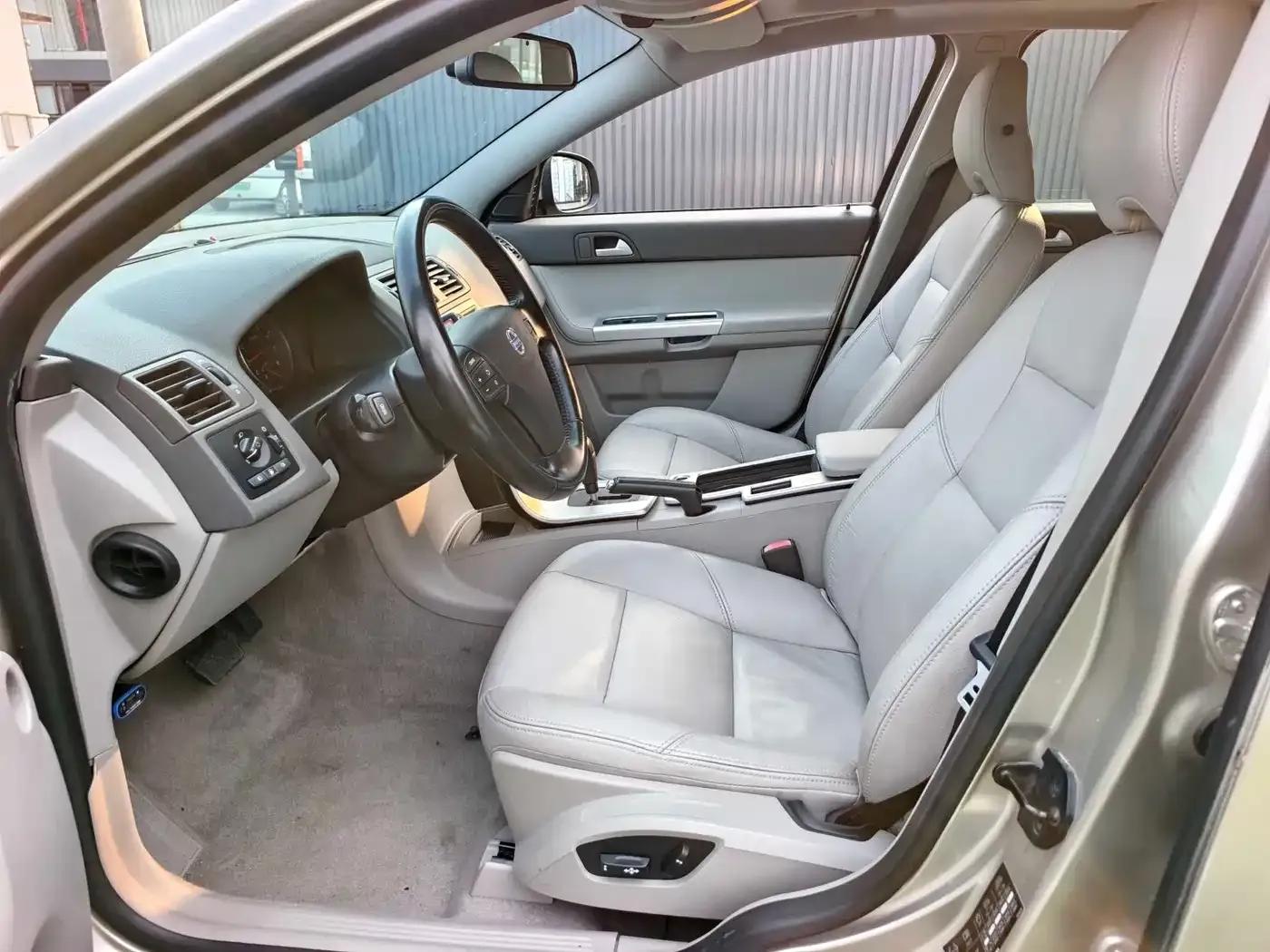 2011 Volvo S40 2.0L Automatic Smart Edition — миниатюра 5