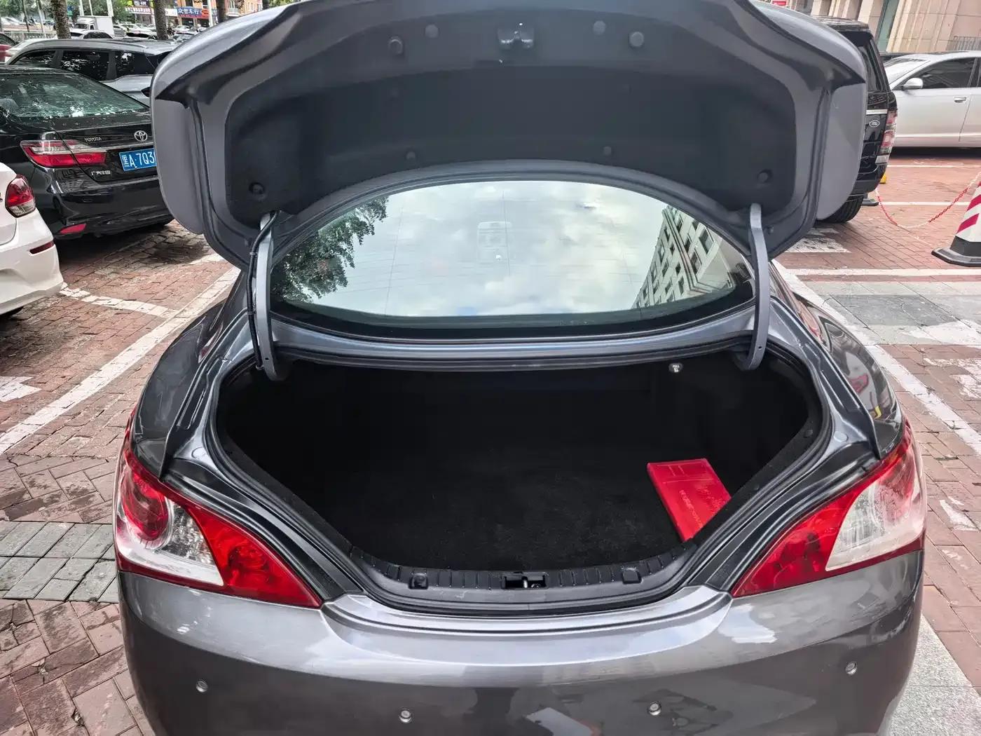 Genesis Coupe 2009 2.0T Automatic Elegant Edition — миниатюра 12