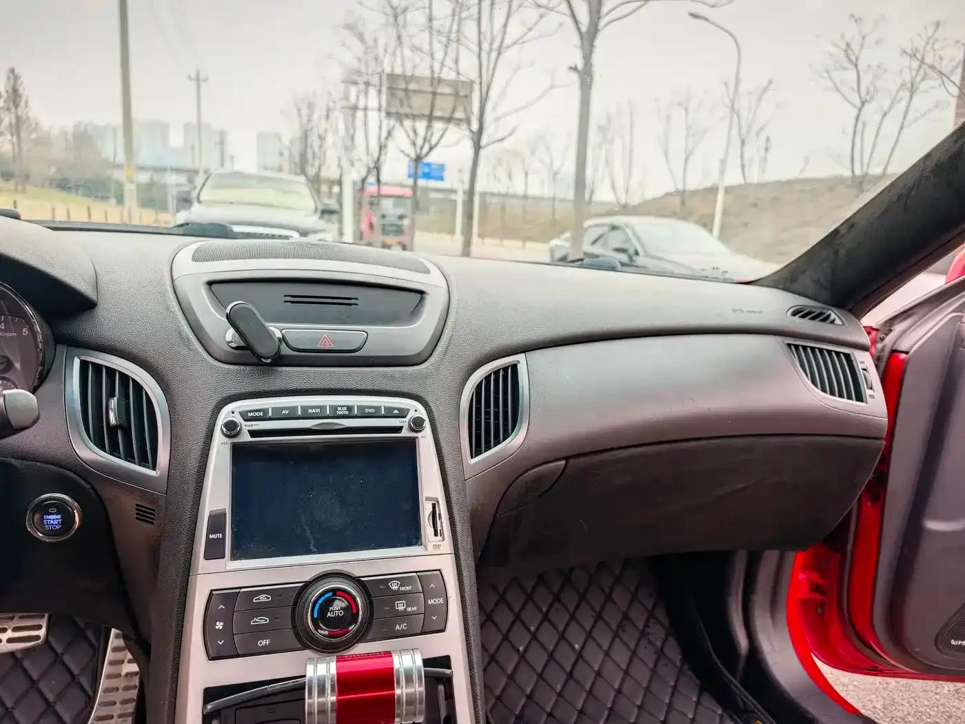 Genesis Coupe 2009 2.0T Automatic Luxury Edition — миниатюра 9