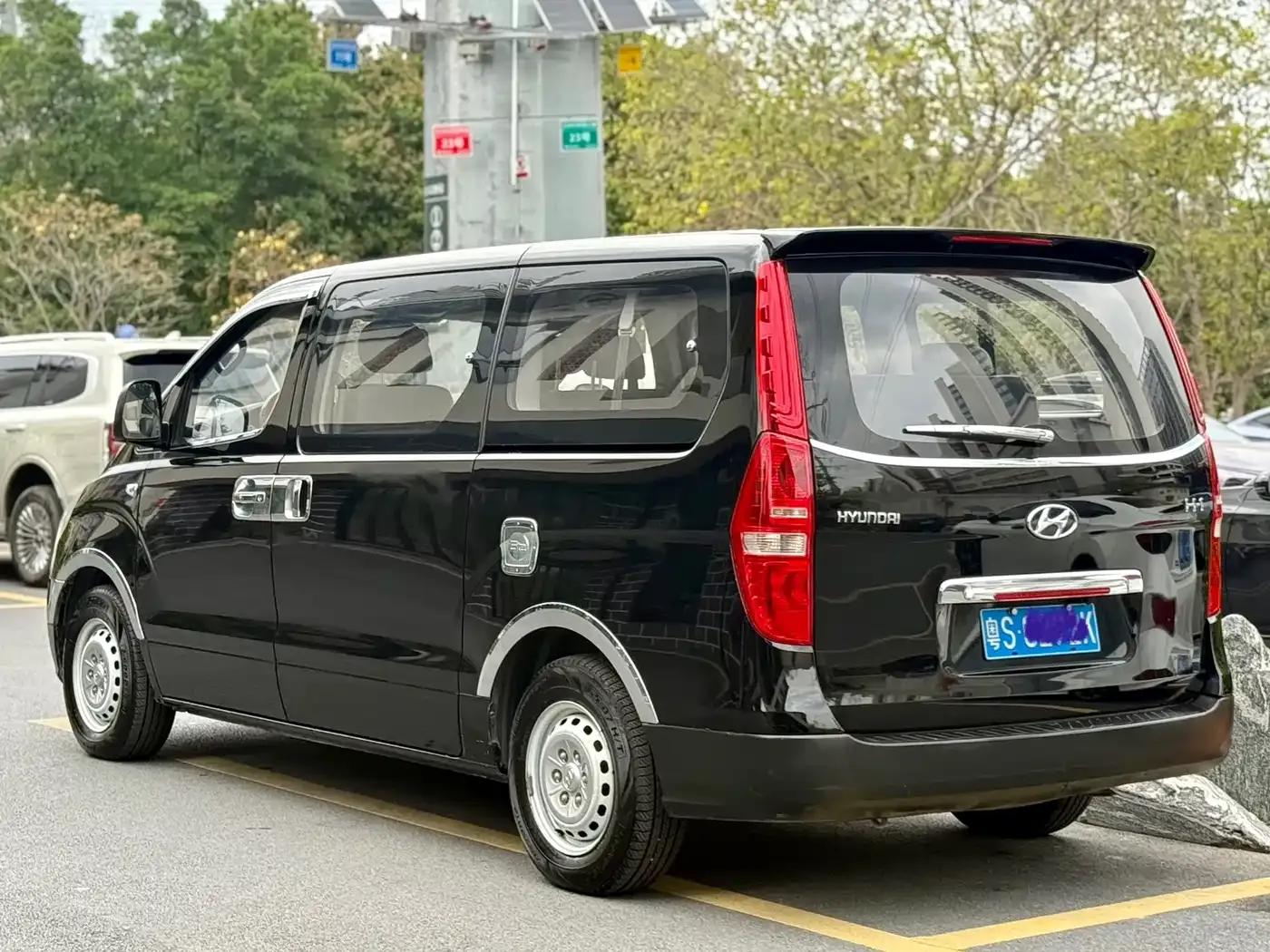 H-1 Huiyi 2011 2.4L Luxury Edition — миниатюра 5