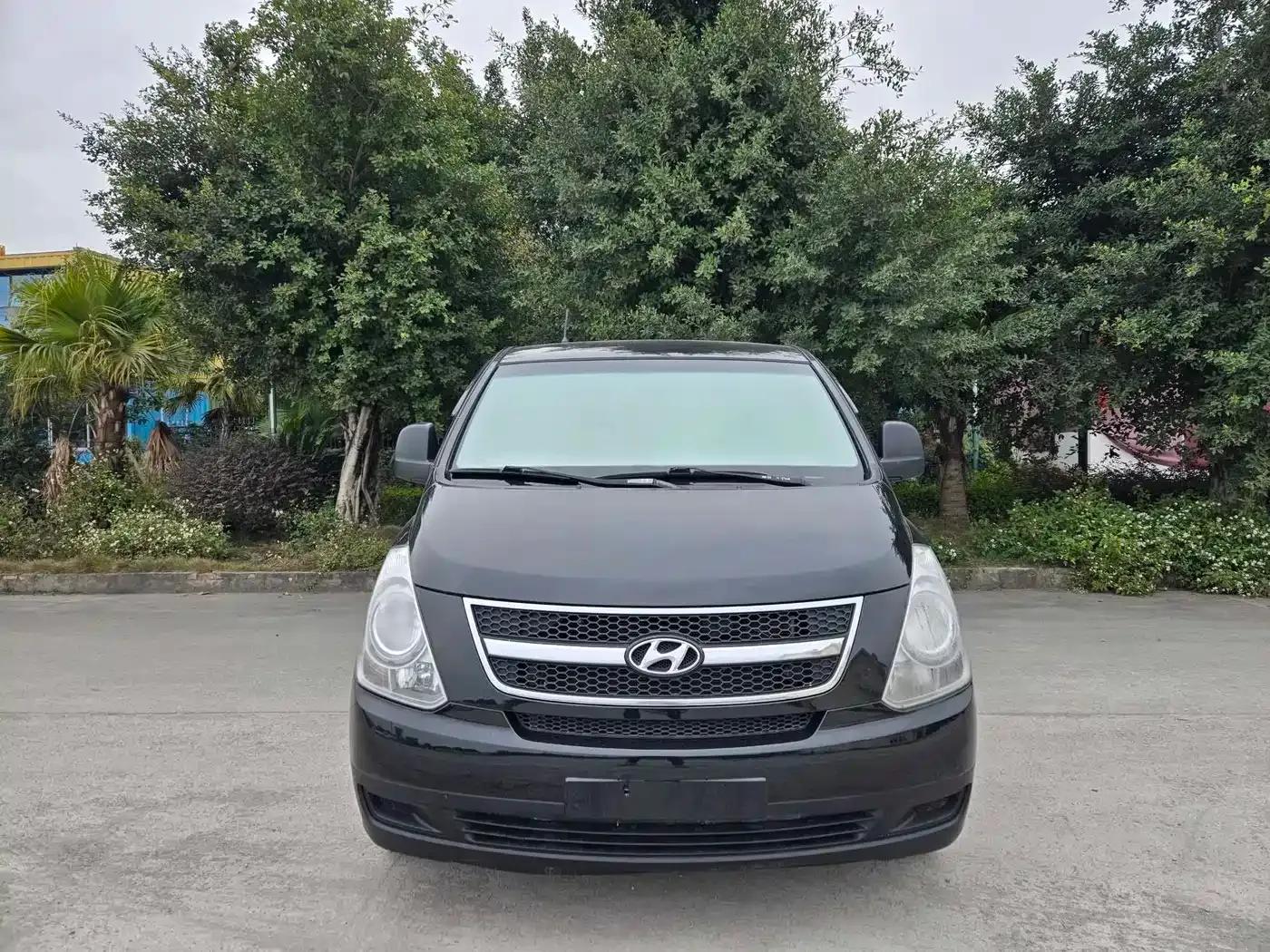 H-1 Huiyi 2011 2.4L Luxury Edition — миниатюра 2