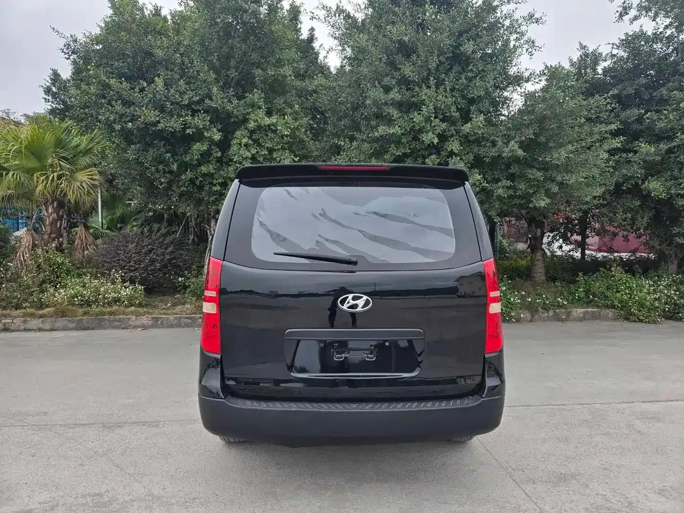 H-1 Huiyi 2011 2.4L Luxury Edition — миниатюра 3