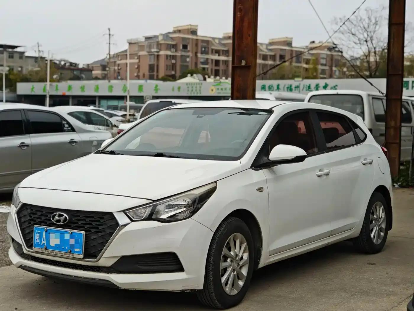 2017 Hyundai Verna RV 1.4L Manual Cool Edition GLS (National V Emission Standard) — миниатюра 1
