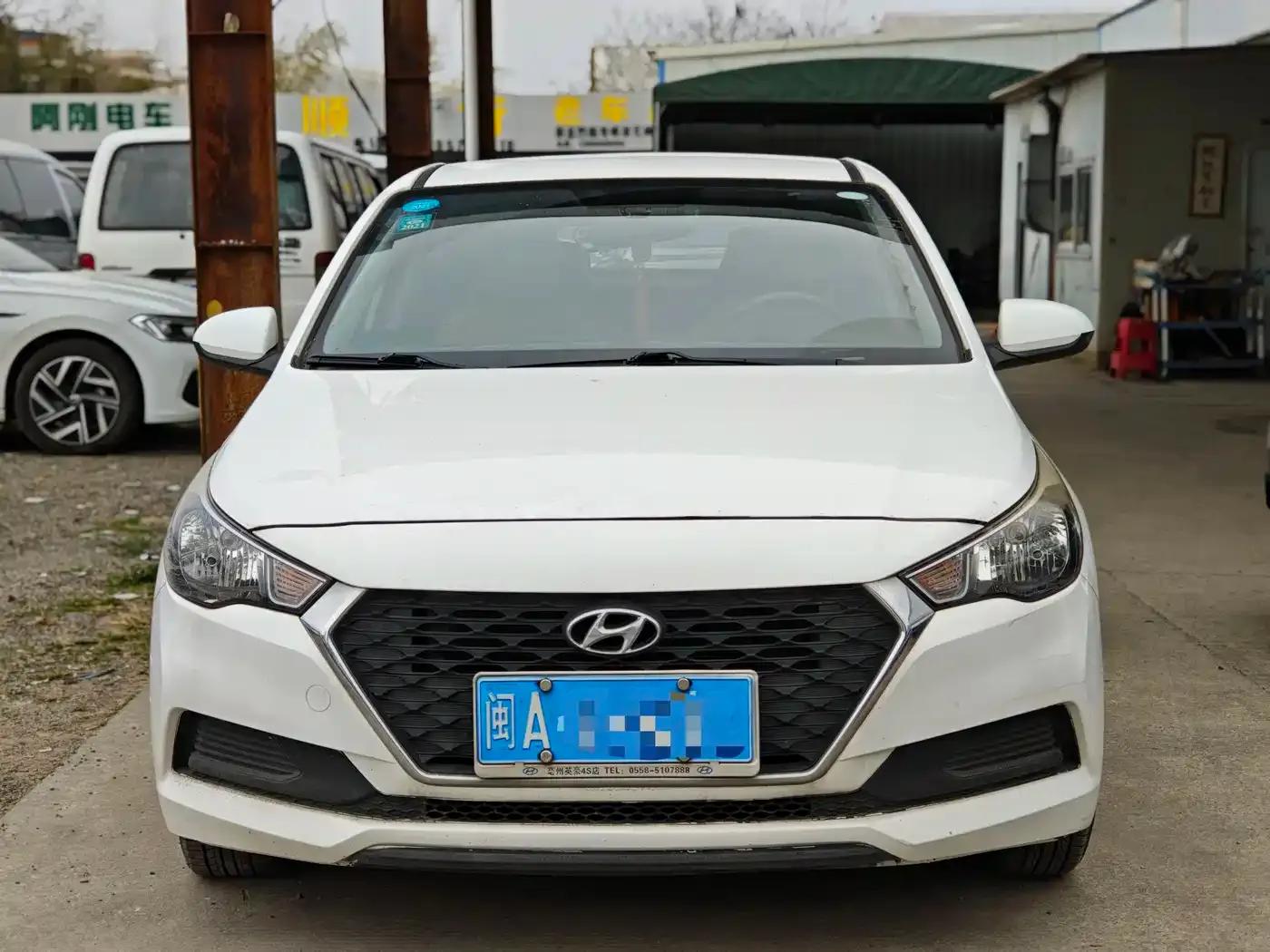 2017 Hyundai Verna RV 1.4L Manual Cool Edition GLS (National V Emission Standard) — миниатюра 2