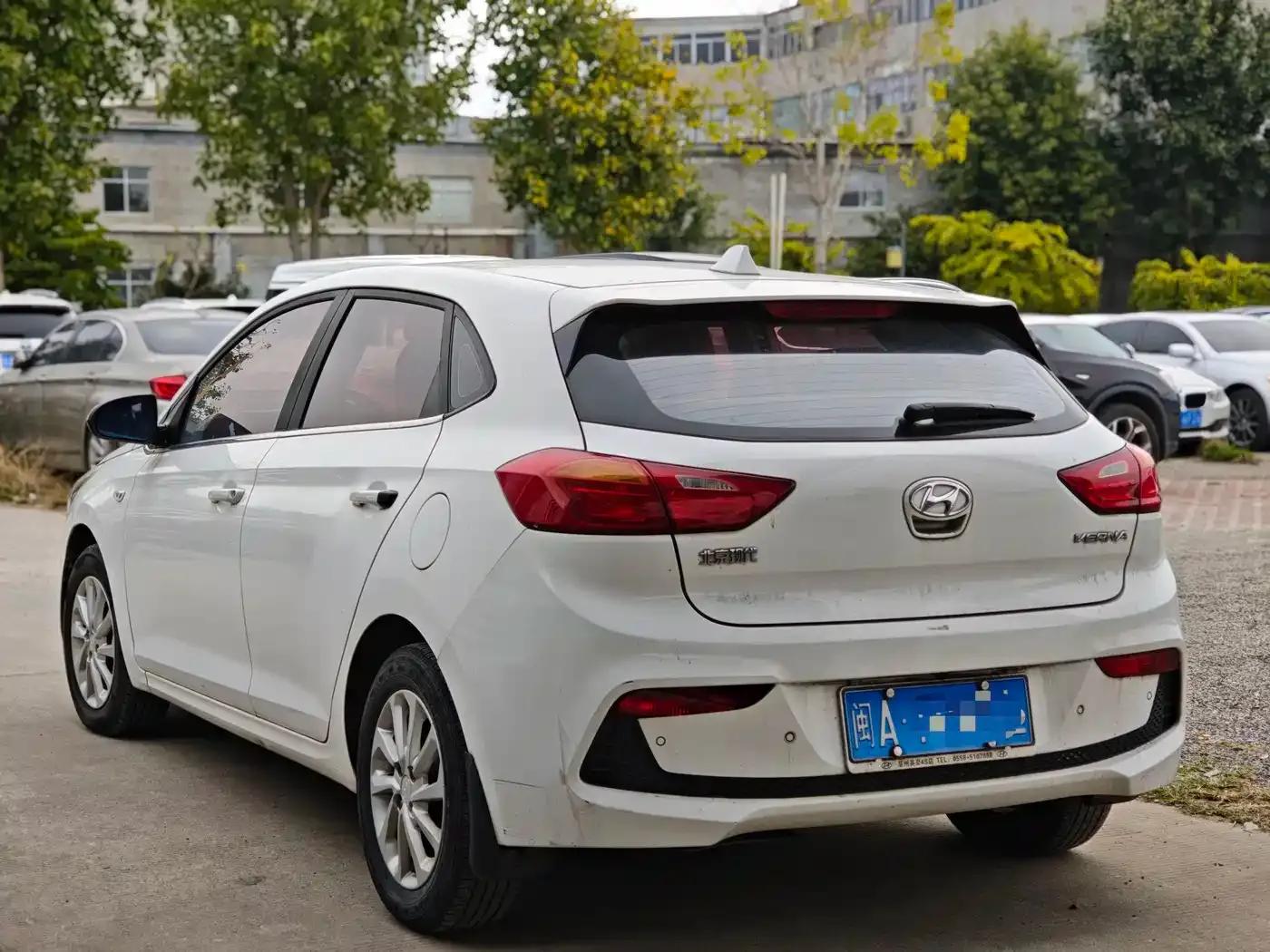 2017 Hyundai Verna RV 1.4L Manual Cool Edition GLS (National V Emission Standard) — миниатюра 4