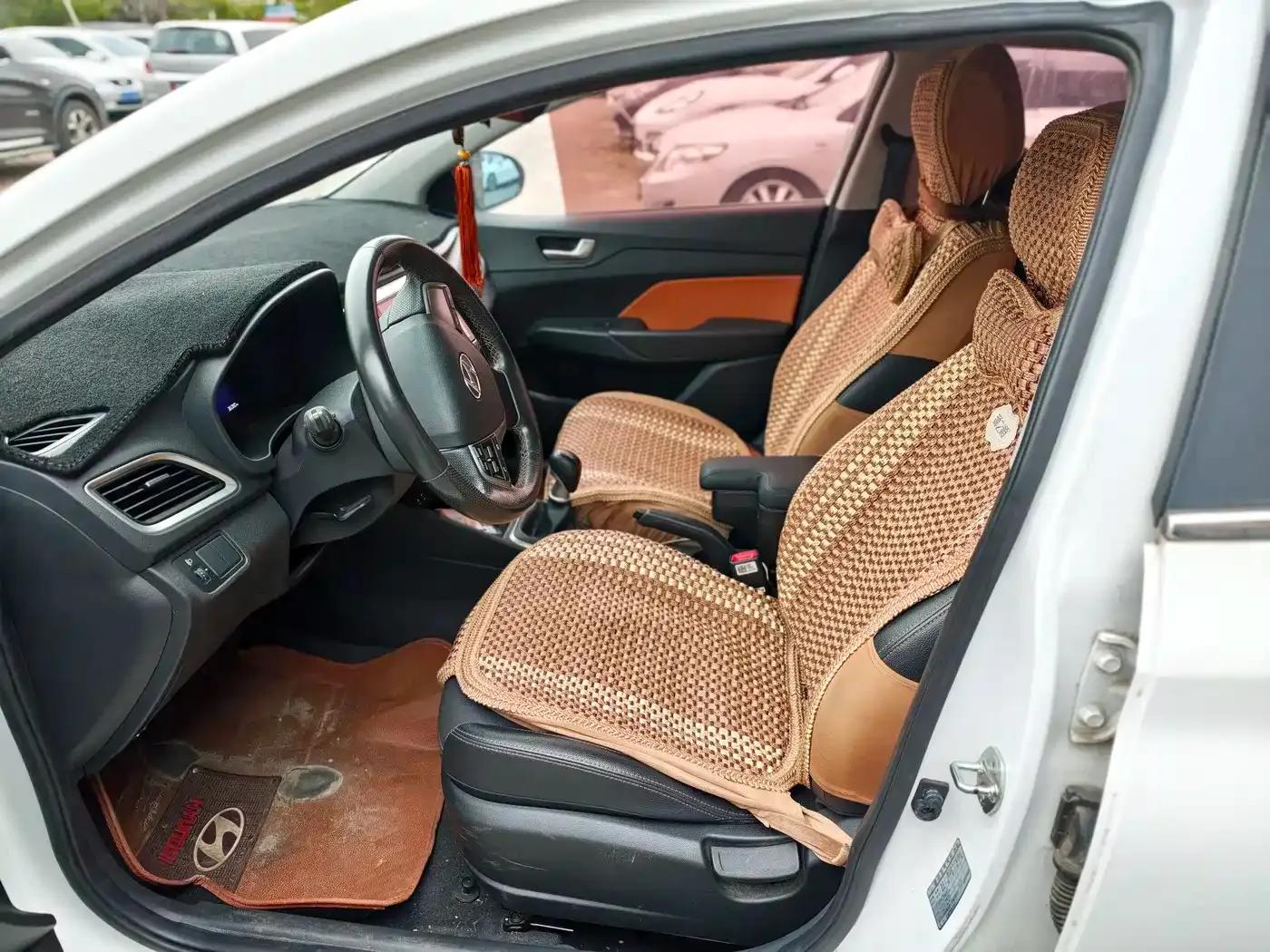 2017 Hyundai Verna RV 1.4L Manual Cool Edition GLS (National V Emission Standard) — миниатюра 6