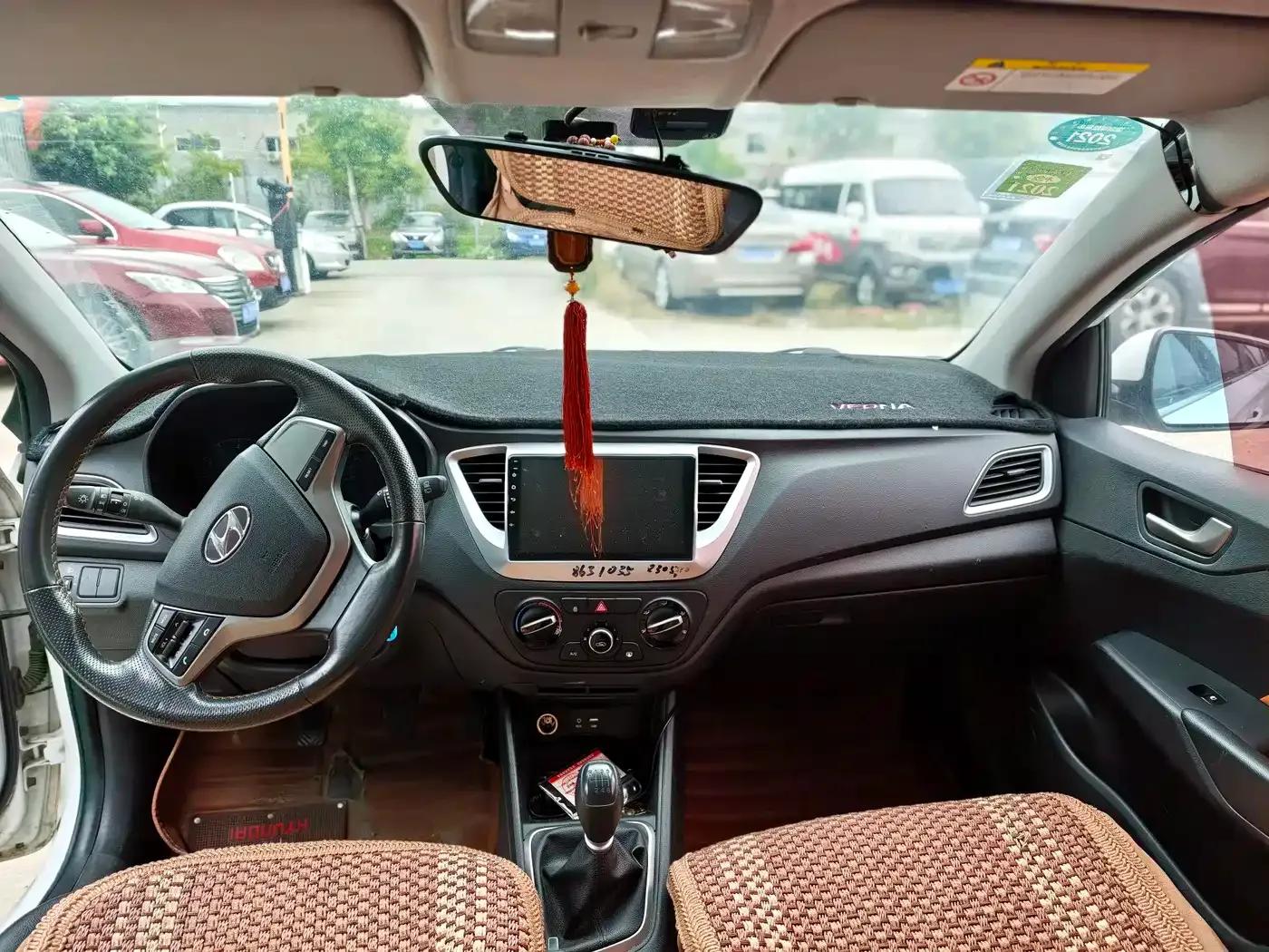 2017 Hyundai Verna RV 1.4L Manual Cool Edition GLS (National V Emission Standard) — миниатюра 9