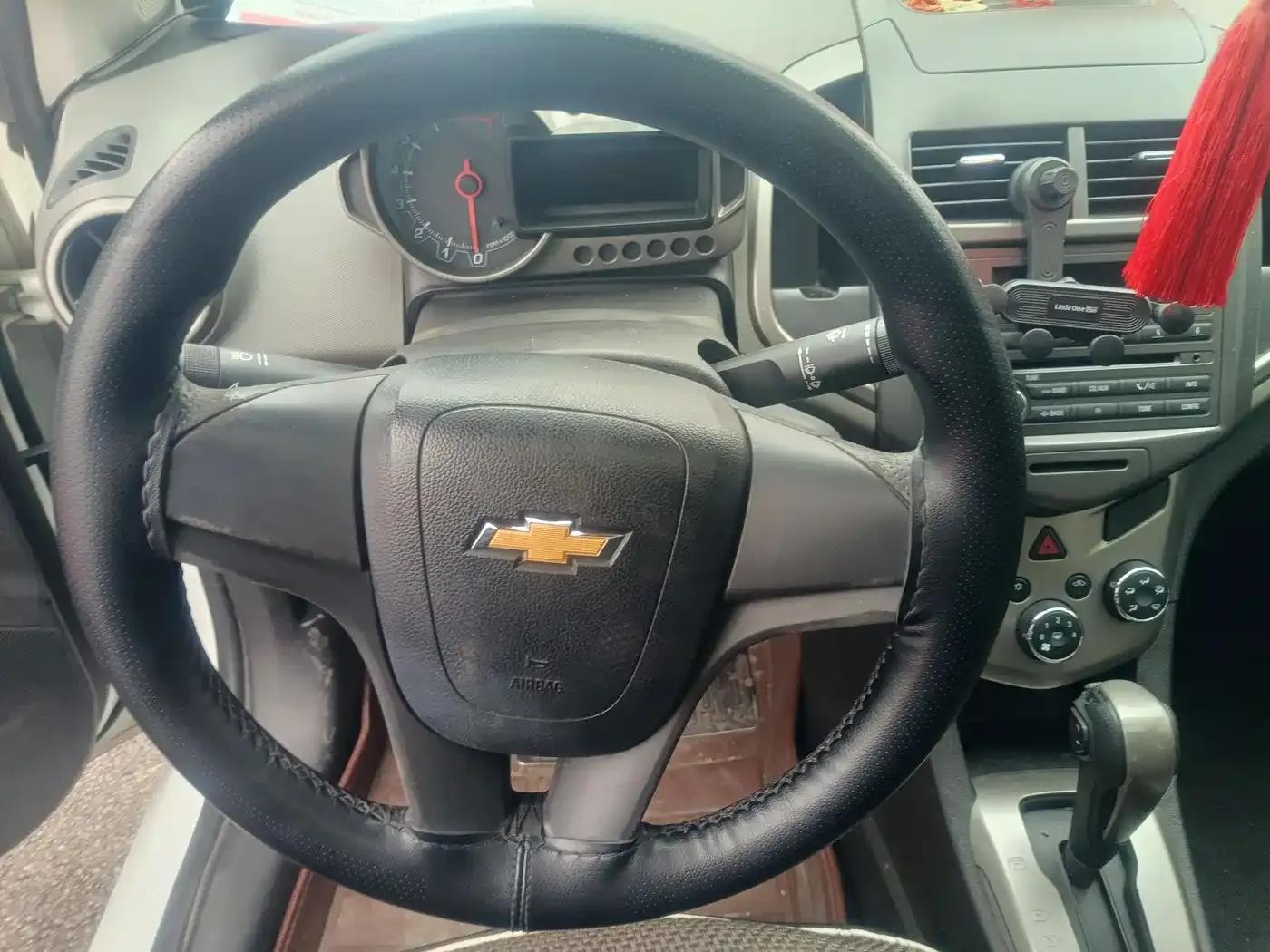 2013 Aveo Sedan 1.4L AT Sunroof Edition — миниатюра 6