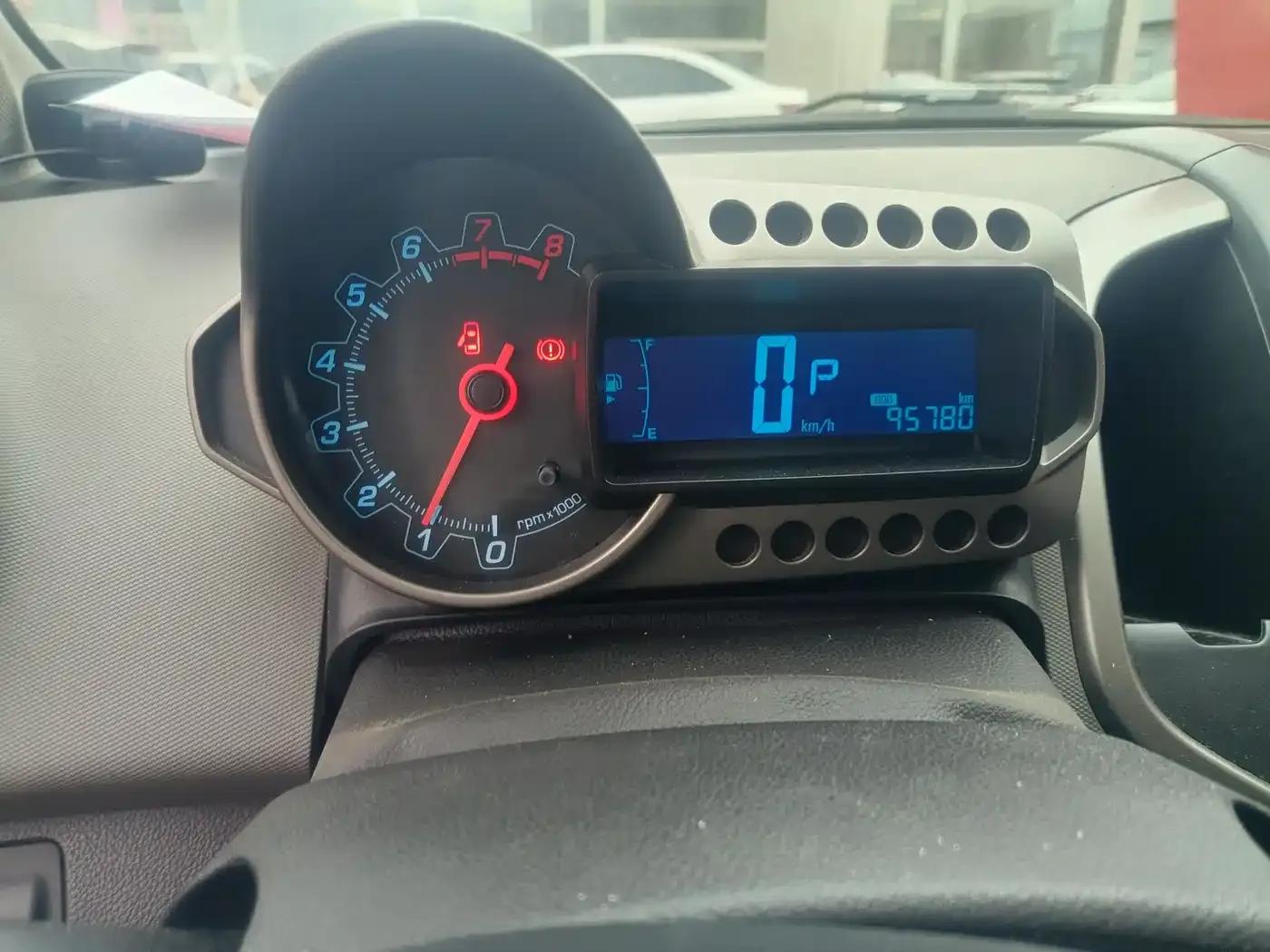 2013 Aveo Sedan 1.4L AT Sunroof Edition — миниатюра 7