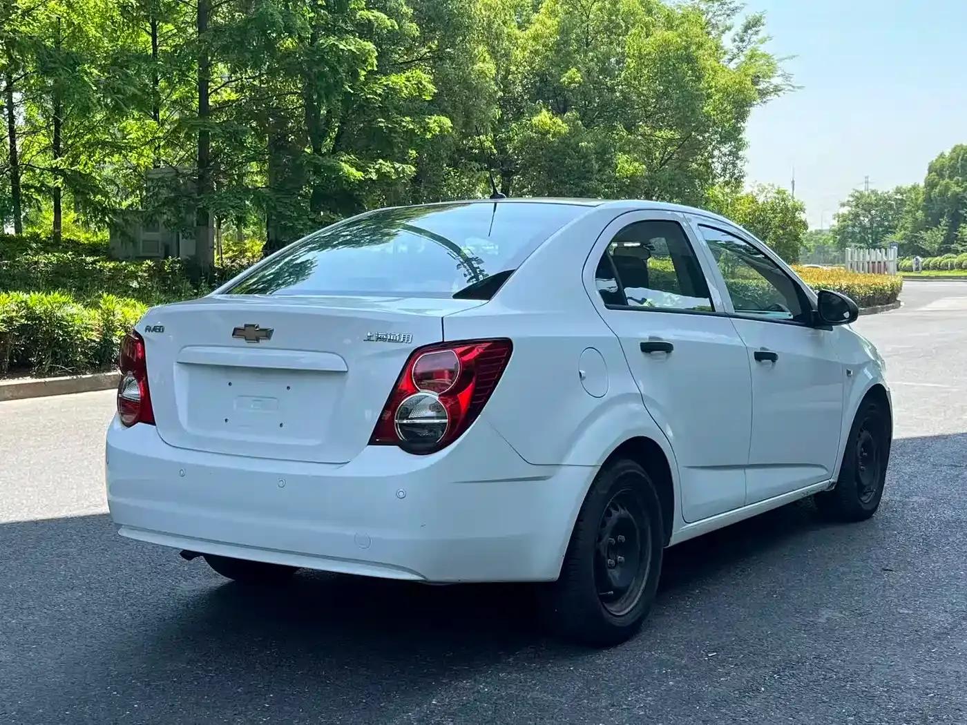 2013 Aveo Sedan 1.4L AT Sunroof Edition — миниатюра 6