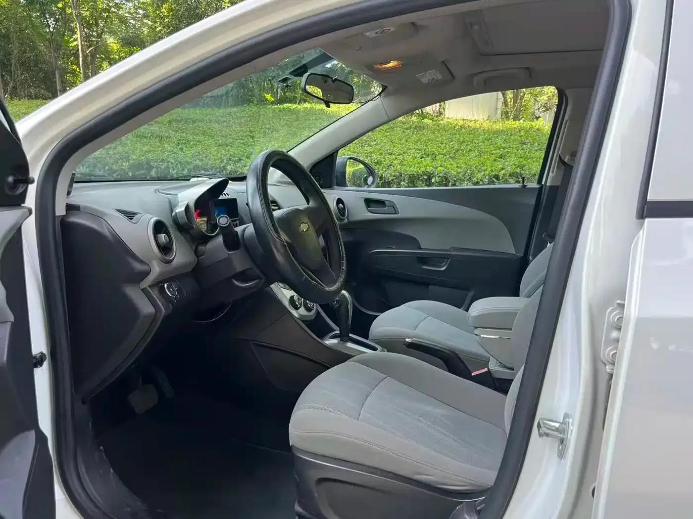 2013 Aveo Sedan 1.4L AT Sunroof Edition — миниатюра 7