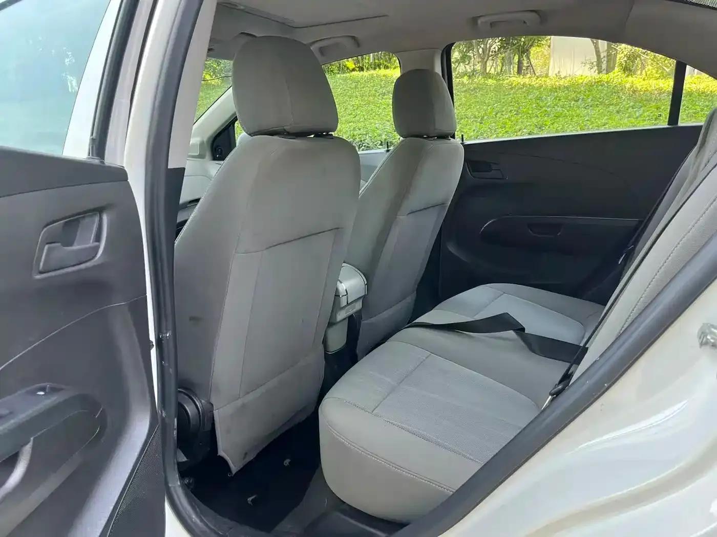 2013 Aveo Sedan 1.4L AT Sunroof Edition — миниатюра 8