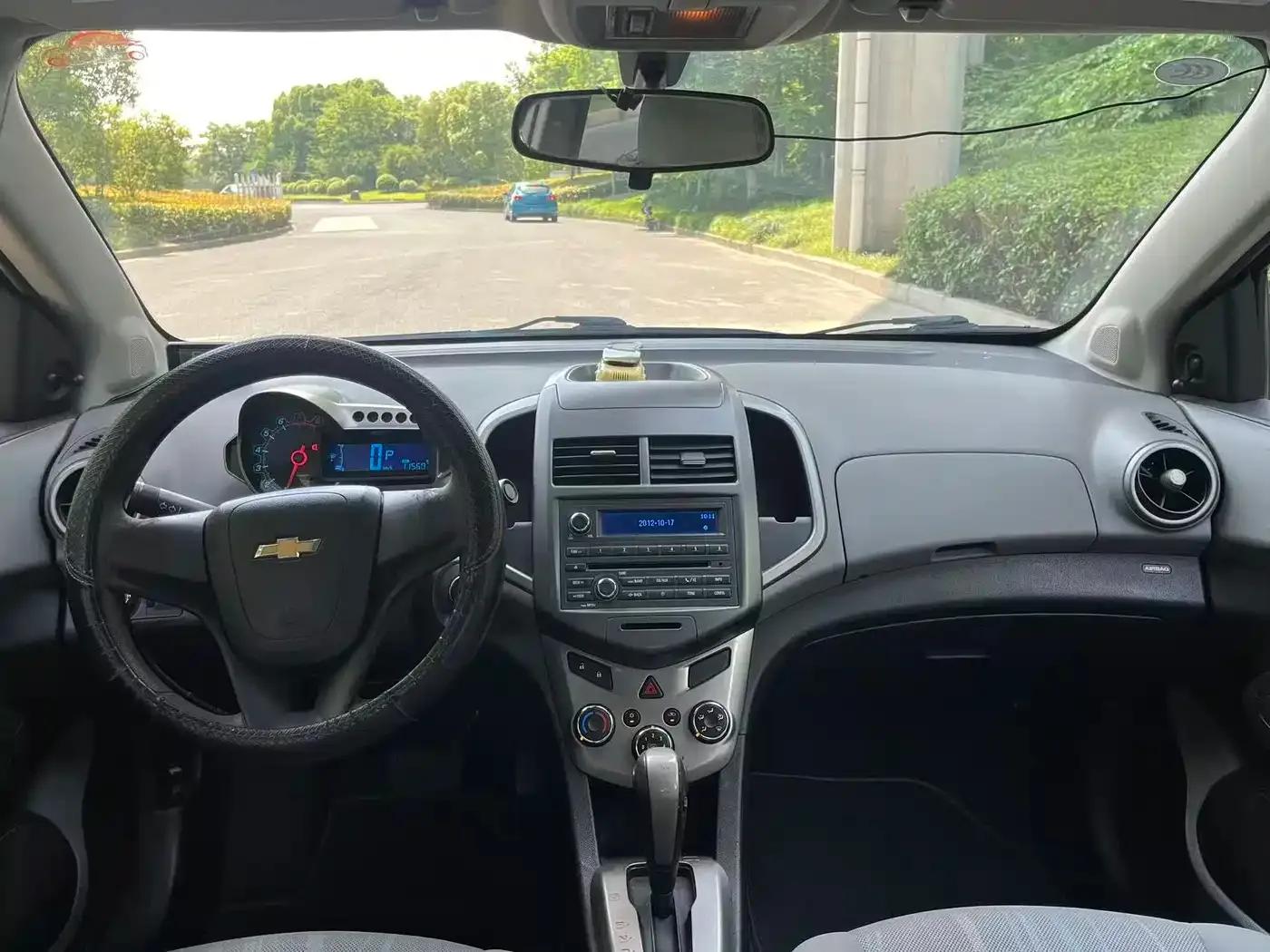 2013 Aveo Sedan 1.4L AT Sunroof Edition — миниатюра 9