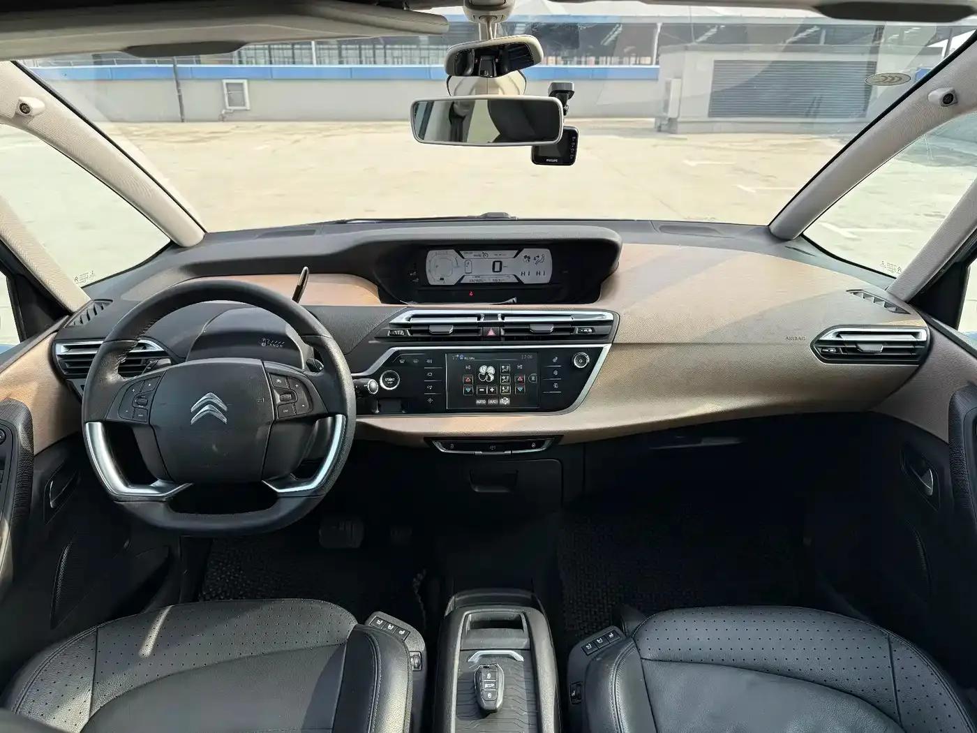 2015 Civic Civic Grand 1.6T Luxury 7-Seater — миниатюра 5