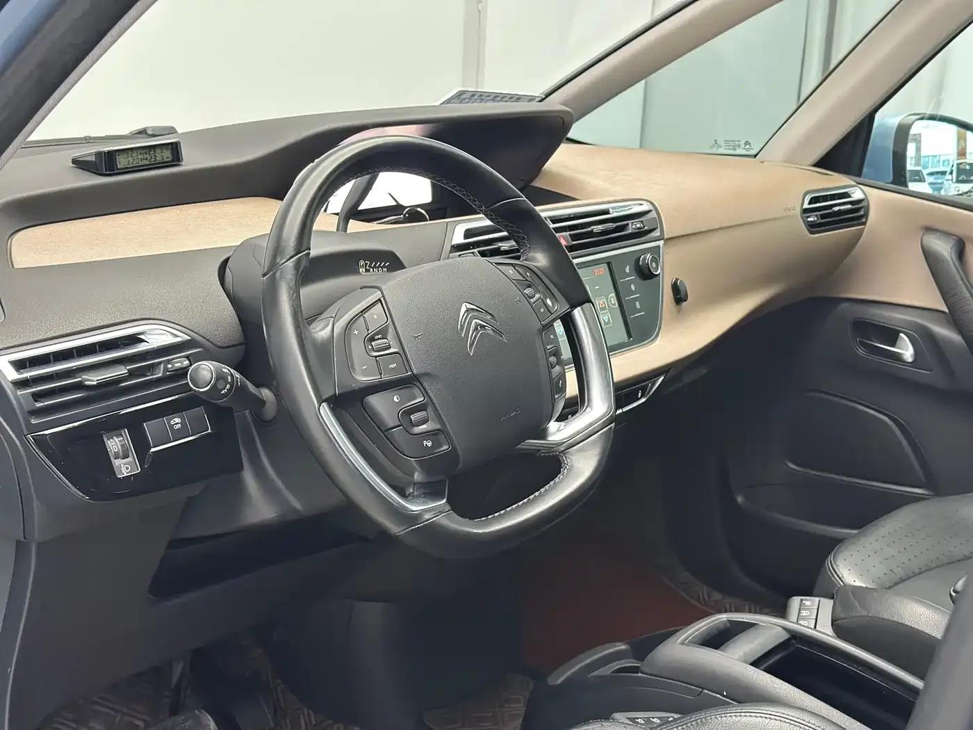 2015 Civic Civic Grand 1.6T Luxury 7-Seater — миниатюра 15