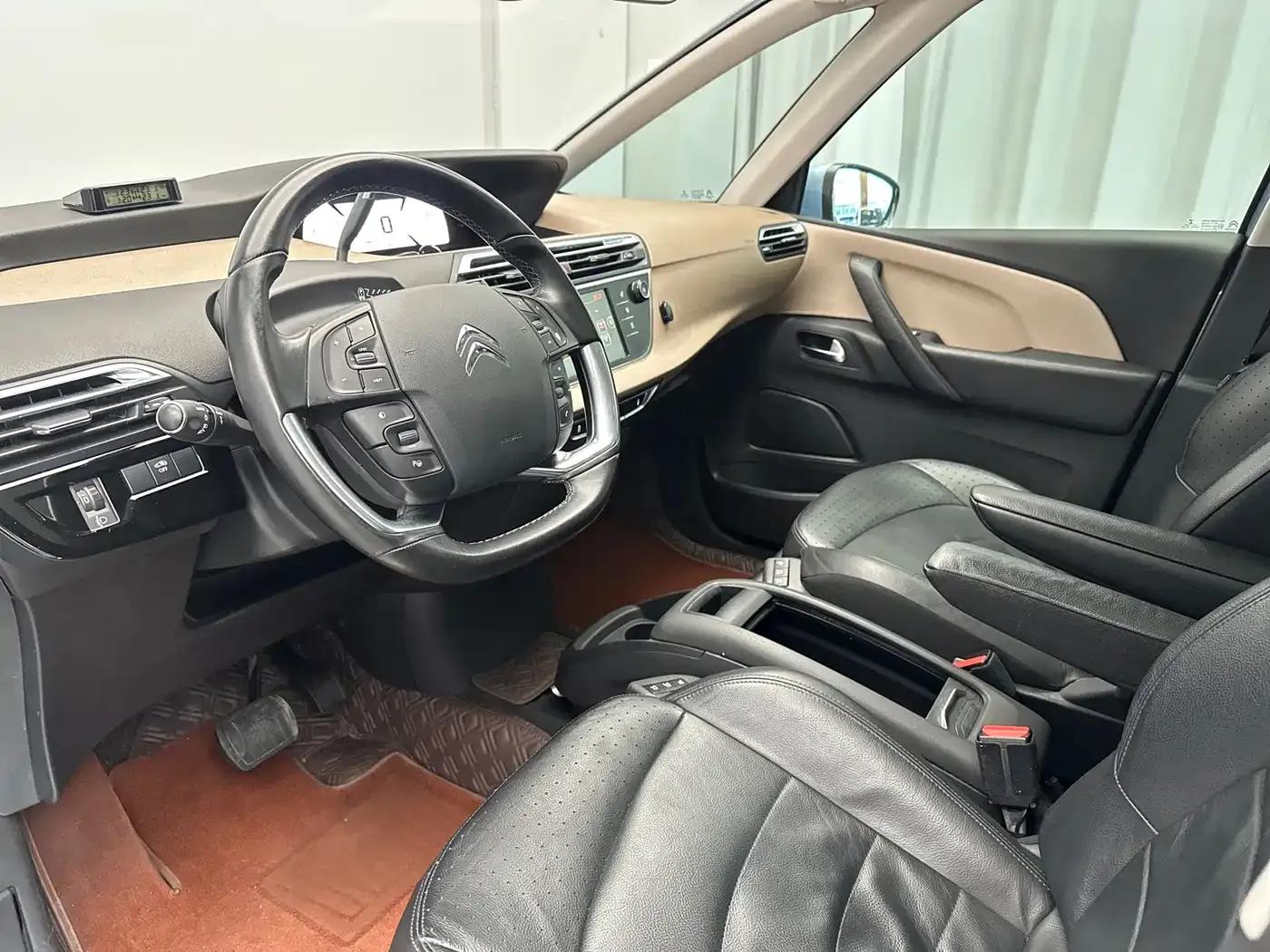 2015 Civic Civic Grand 1.6T Luxury 7-Seater — миниатюра 16