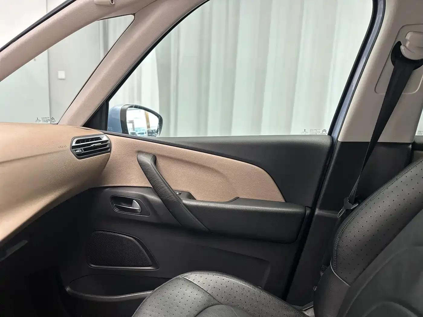 2015 Civic Civic Grand 1.6T Luxury 7-Seater — миниатюра 27