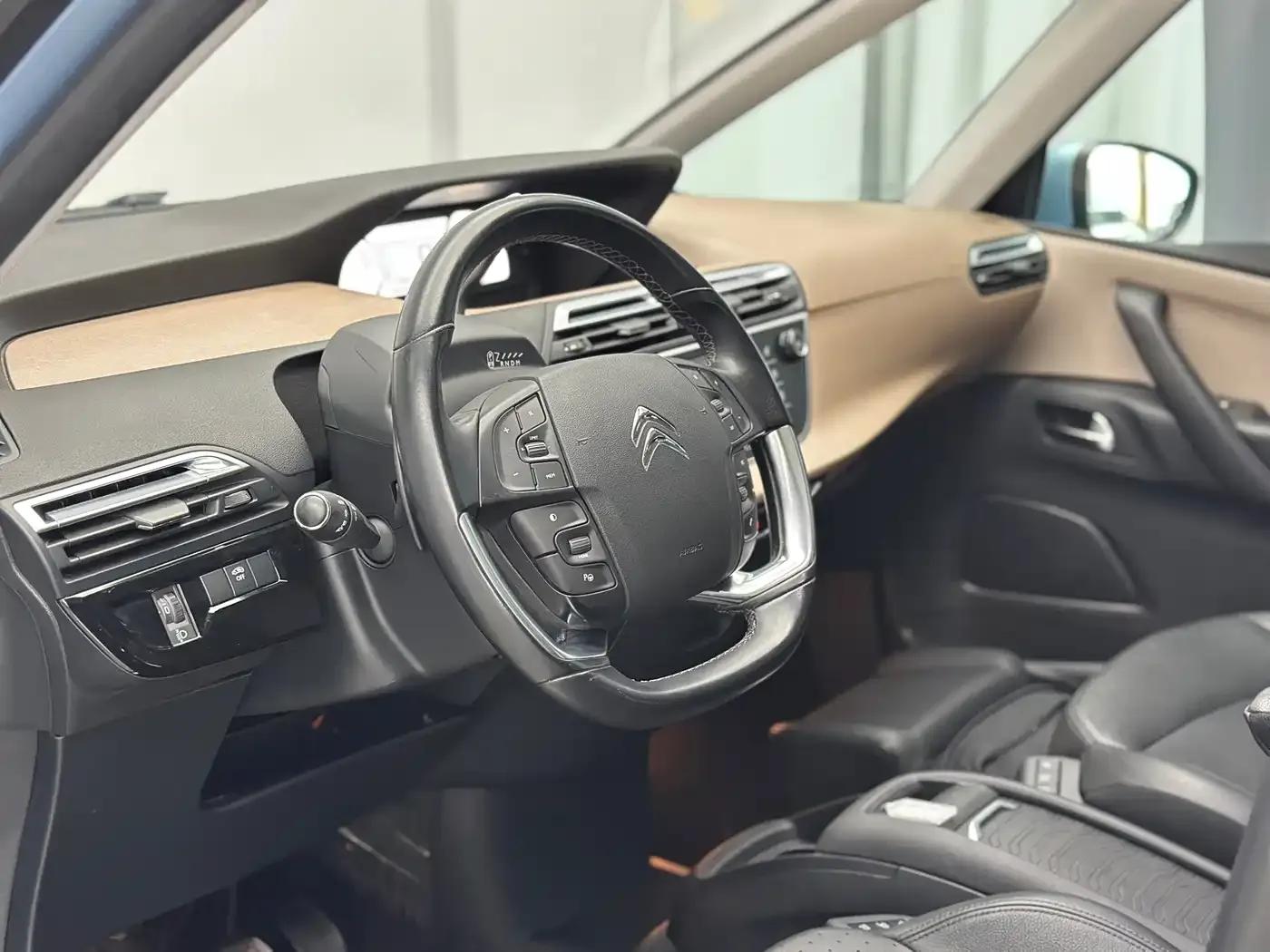 2015 Civic Civic Grand 1.6T Luxury 7-Seater — миниатюра 16