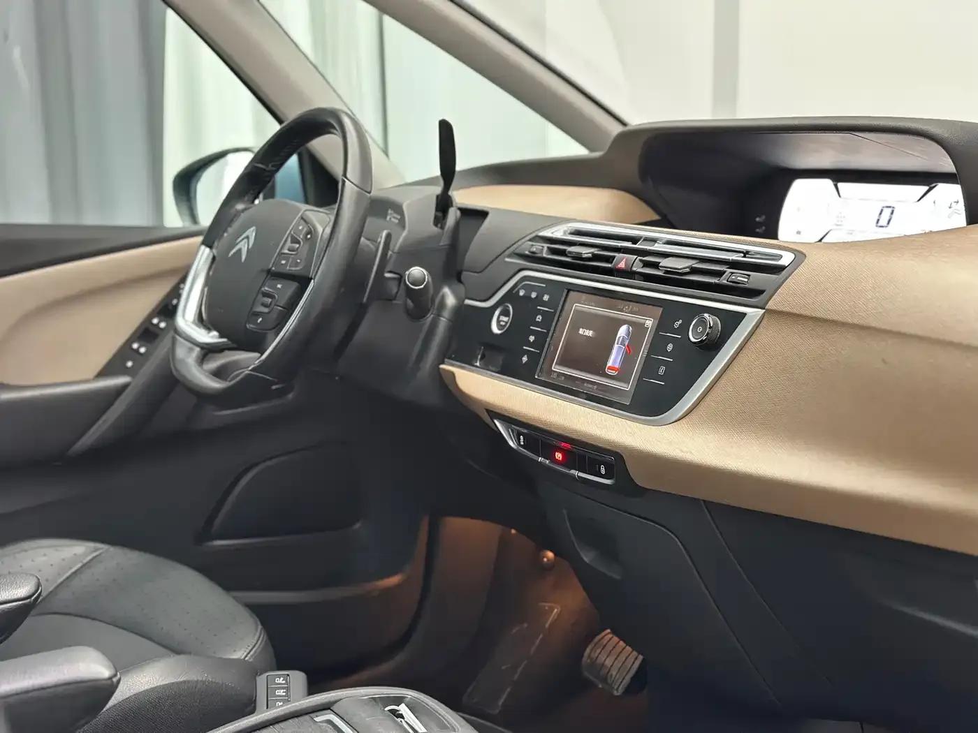 2015 Civic Civic Grand 1.6T Luxury 7-Seater — миниатюра 43