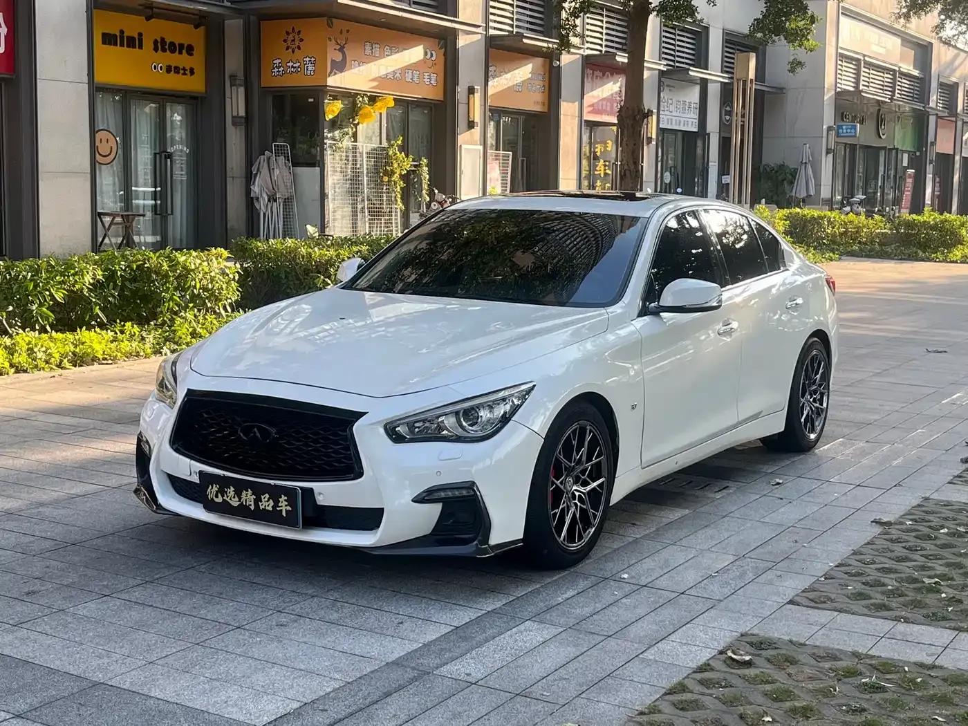 Infiniti Q50 2014 3.7L Luxury Edition — миниатюра 1