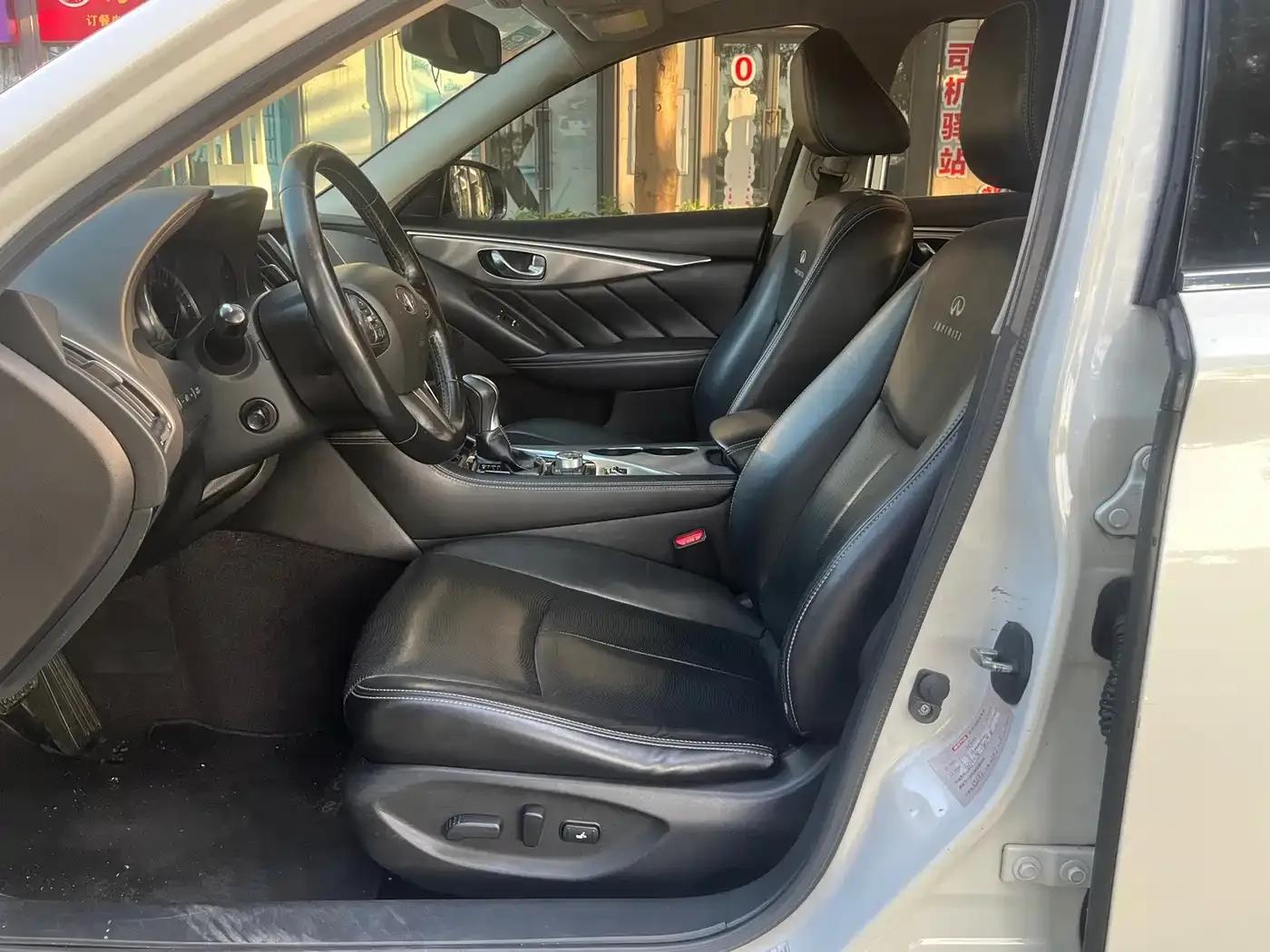 Infiniti Q50 2014 3.7L Luxury Edition — миниатюра 10