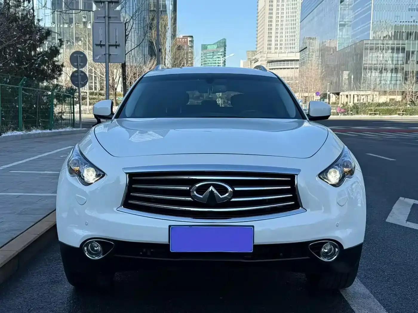 Infiniti QX70 2013 3.7L Standard Edition — миниатюра 2