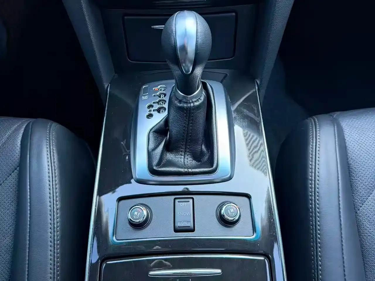 Infiniti QX70 2013 3.7L Standard Edition — миниатюра 11