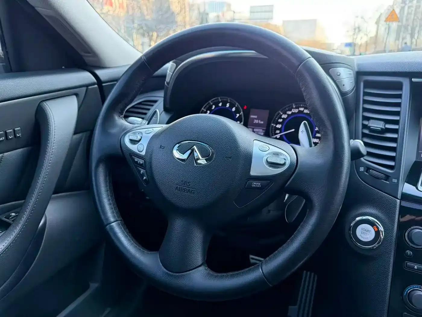 Infiniti QX70 2013 3.7L Standard Edition — миниатюра 13