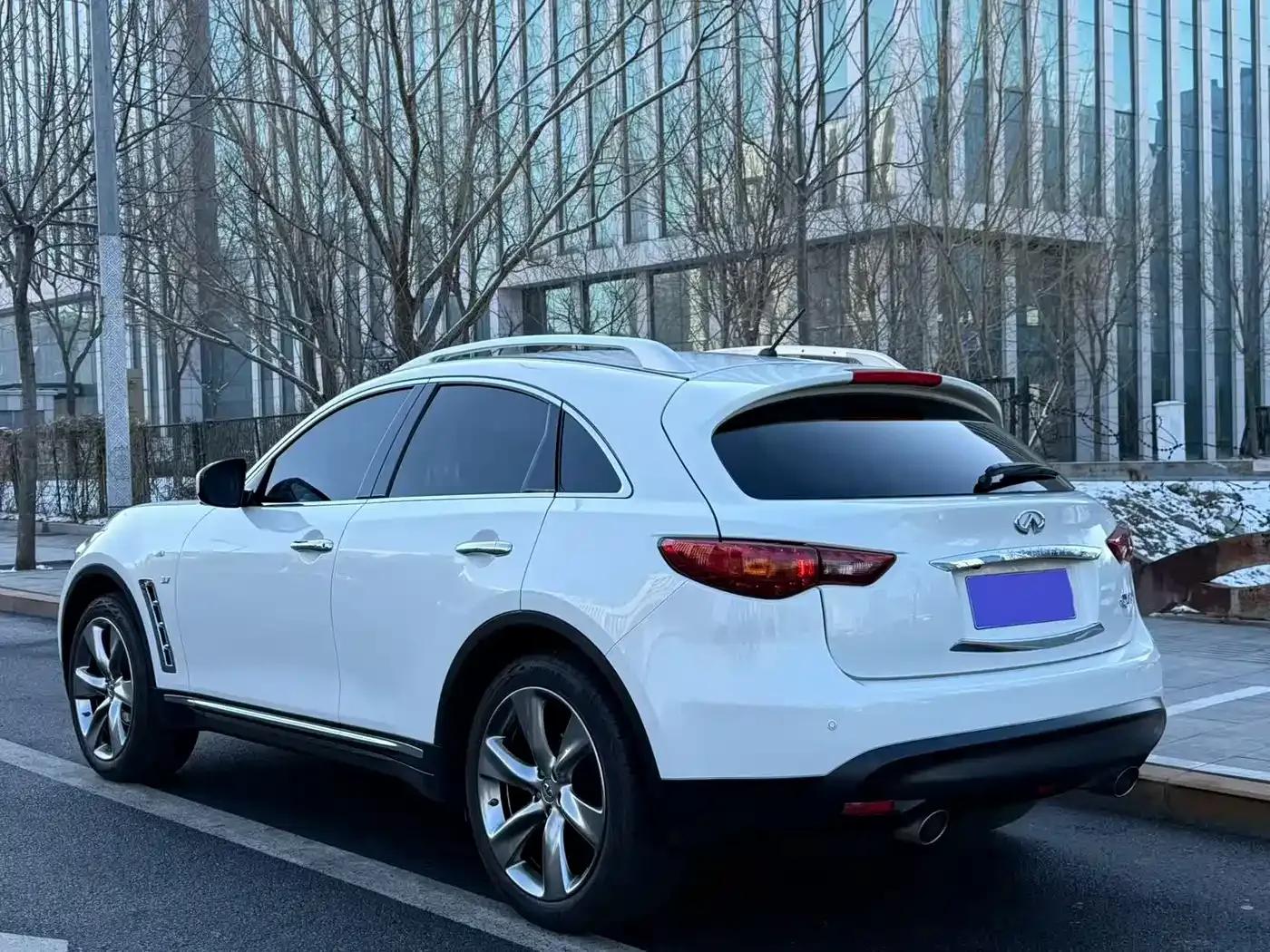Infiniti QX70 2013 3.7L Standard Edition — миниатюра 17