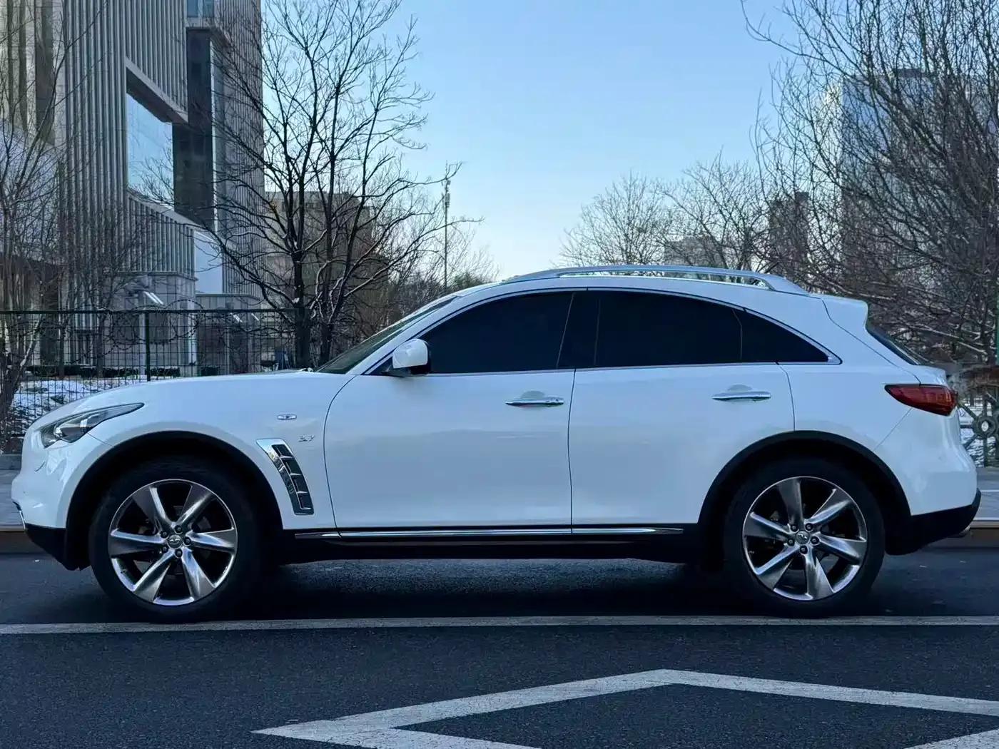 Infiniti QX70 2013 3.7L Standard Edition — миниатюра 3