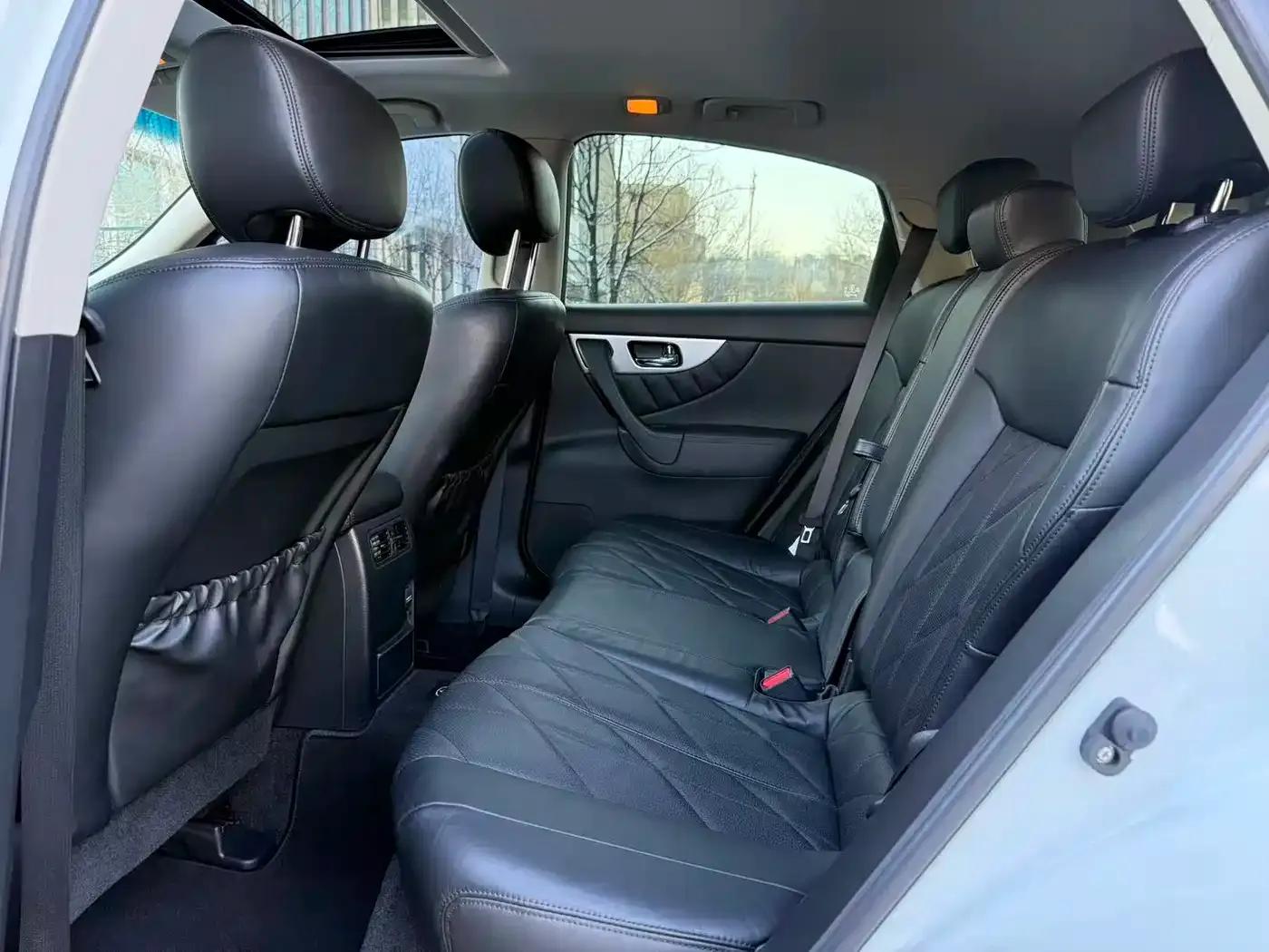Infiniti QX70 2013 3.7L Standard Edition — миниатюра 5