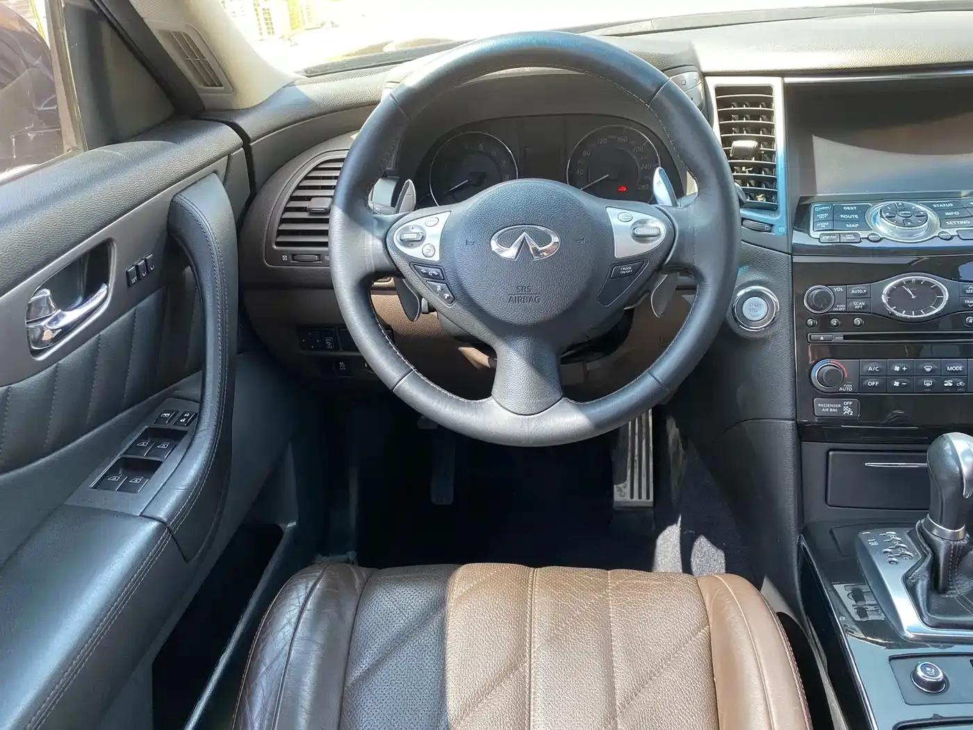 Infiniti QX70 2013 3.7L Standard Edition — миниатюра 11