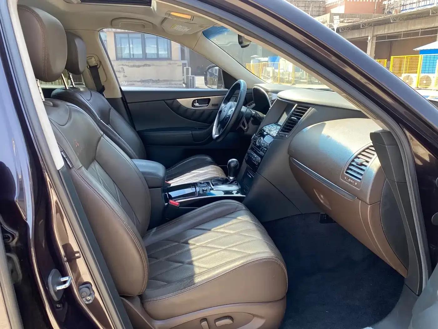 Infiniti QX70 2013 3.7L Standard Edition — миниатюра 13